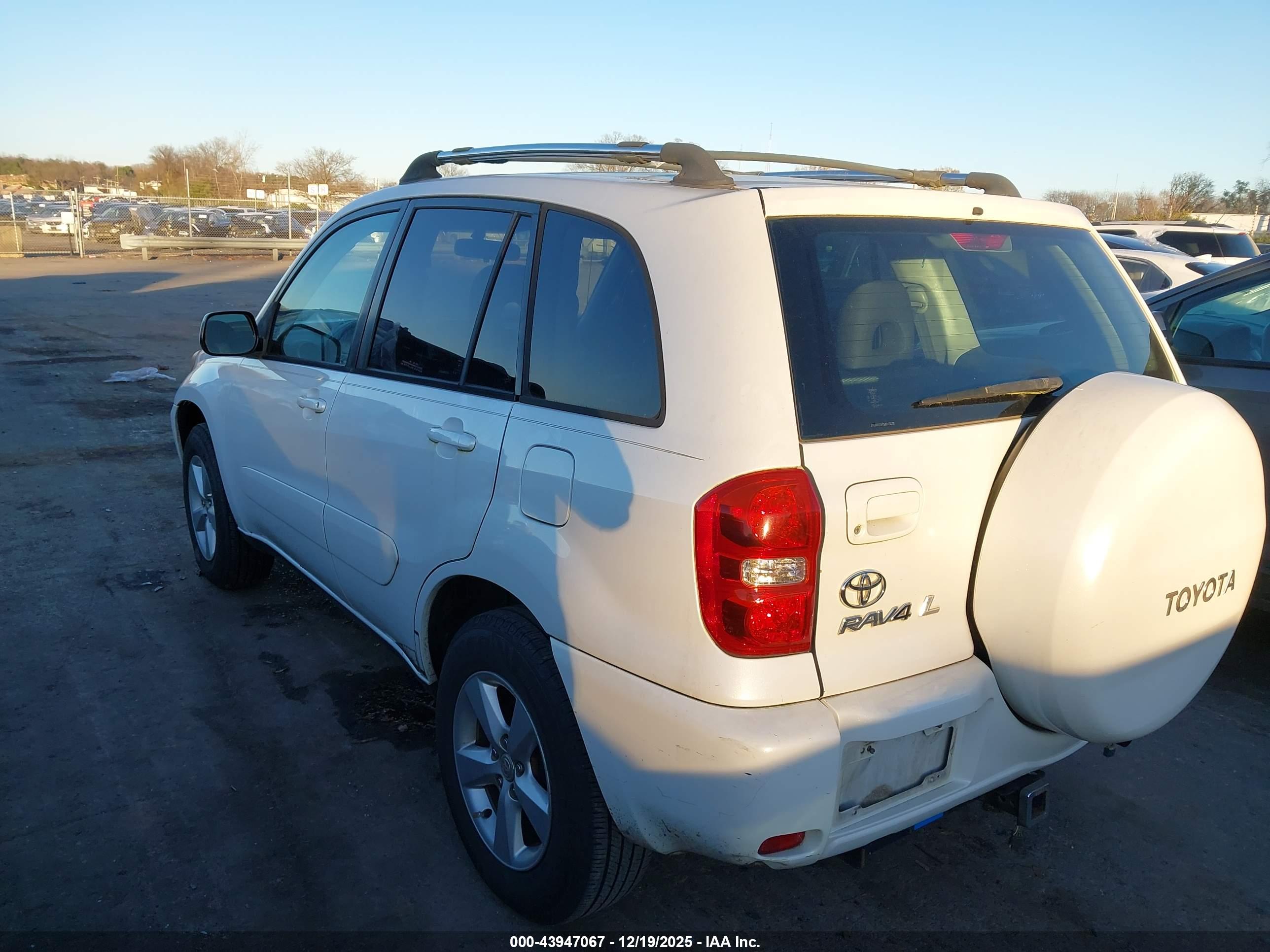 TOYOTA RAV4 image 3
