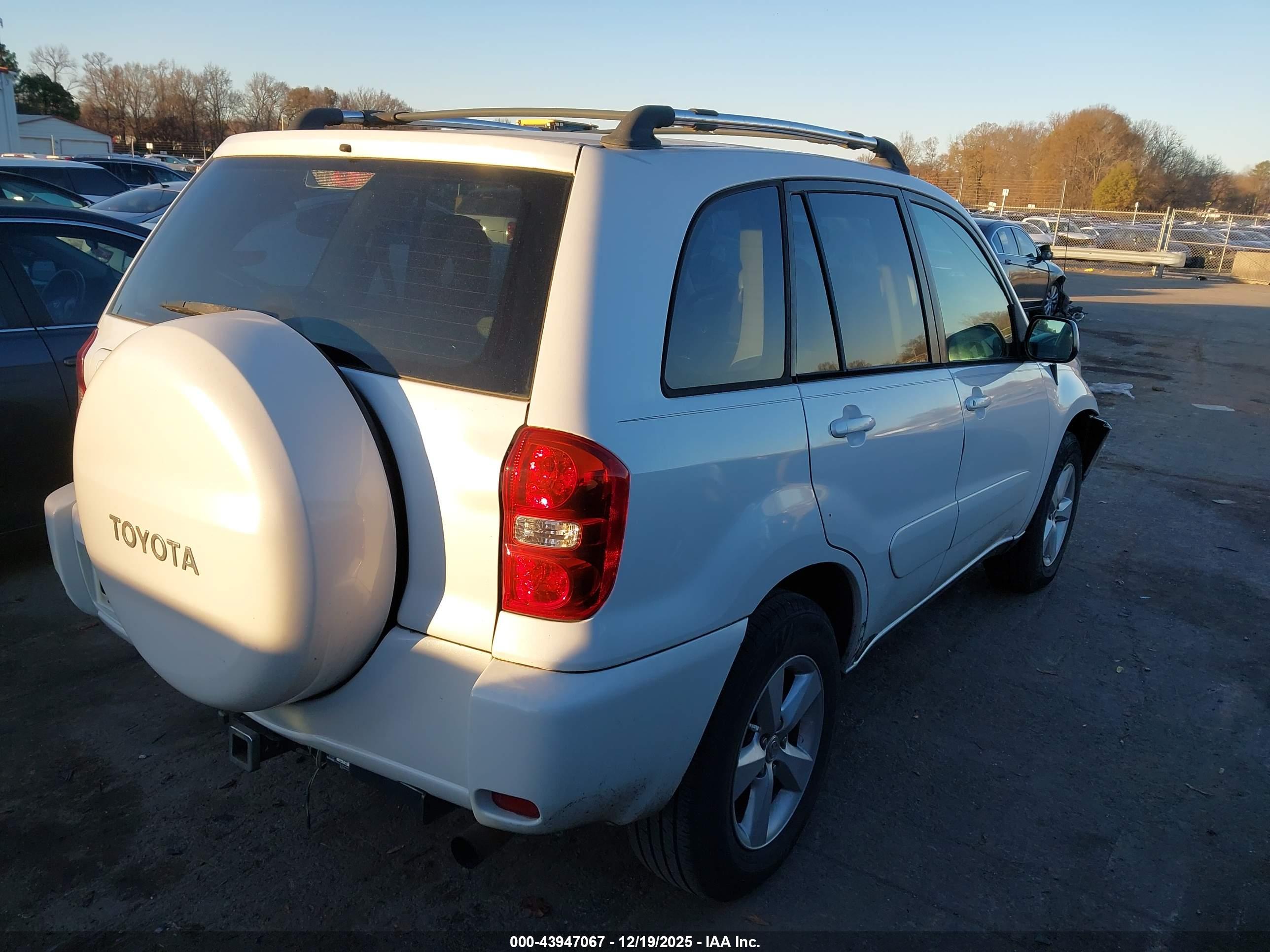 TOYOTA RAV4 image 4
