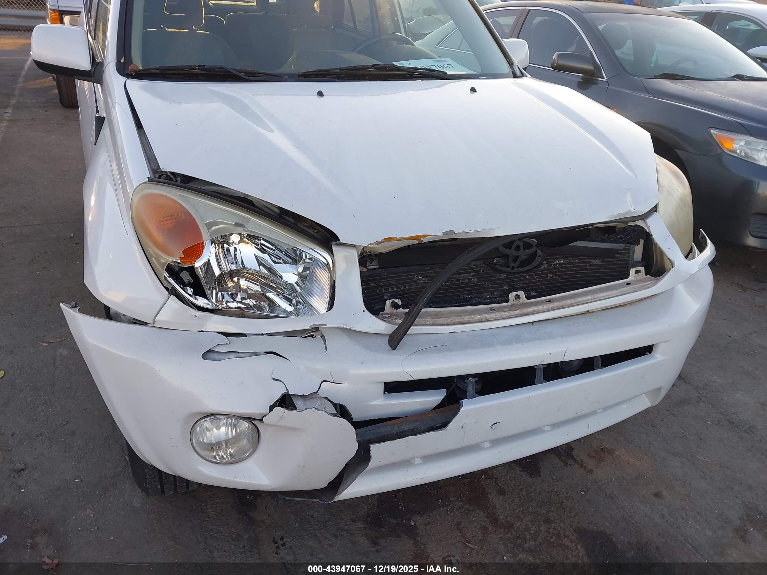 TOYOTA RAV4 image 6