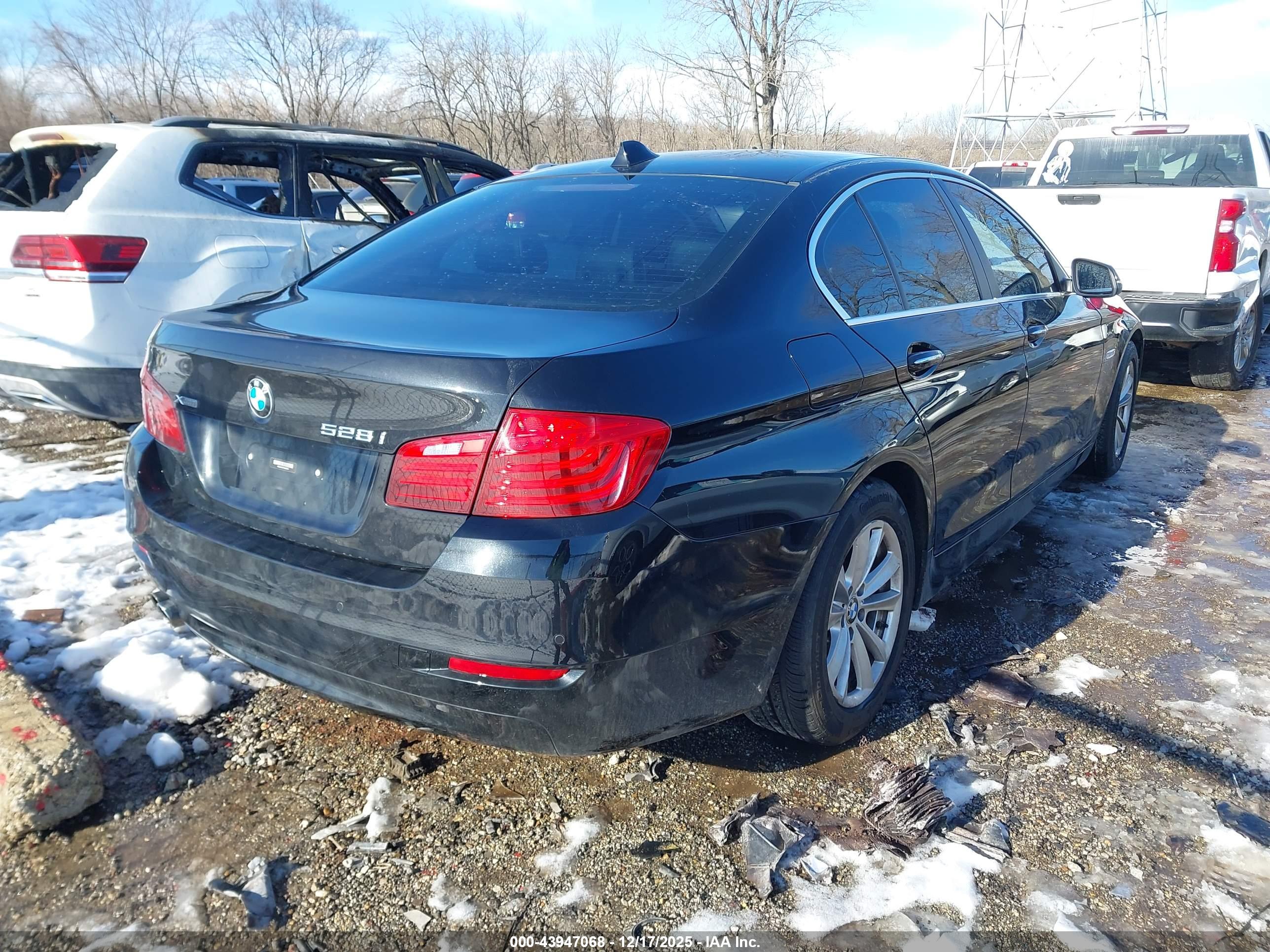 BMW 528I image 4