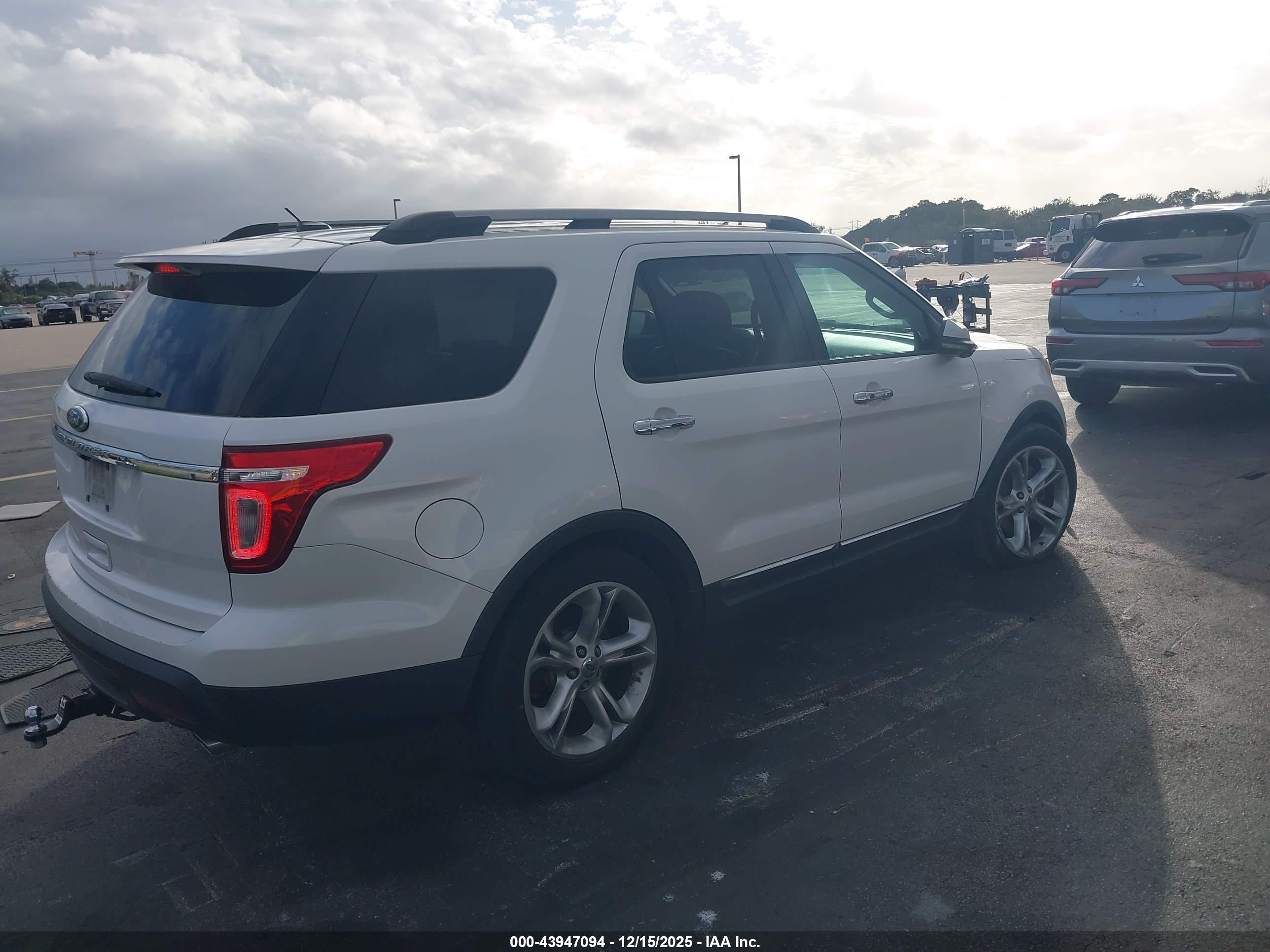 FORD EXPLORER image 4