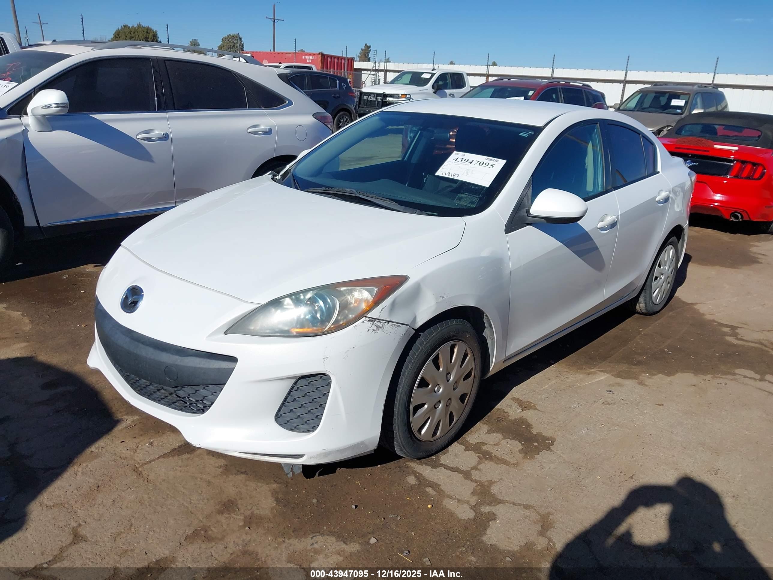 MAZDA MAZDA3 image 2