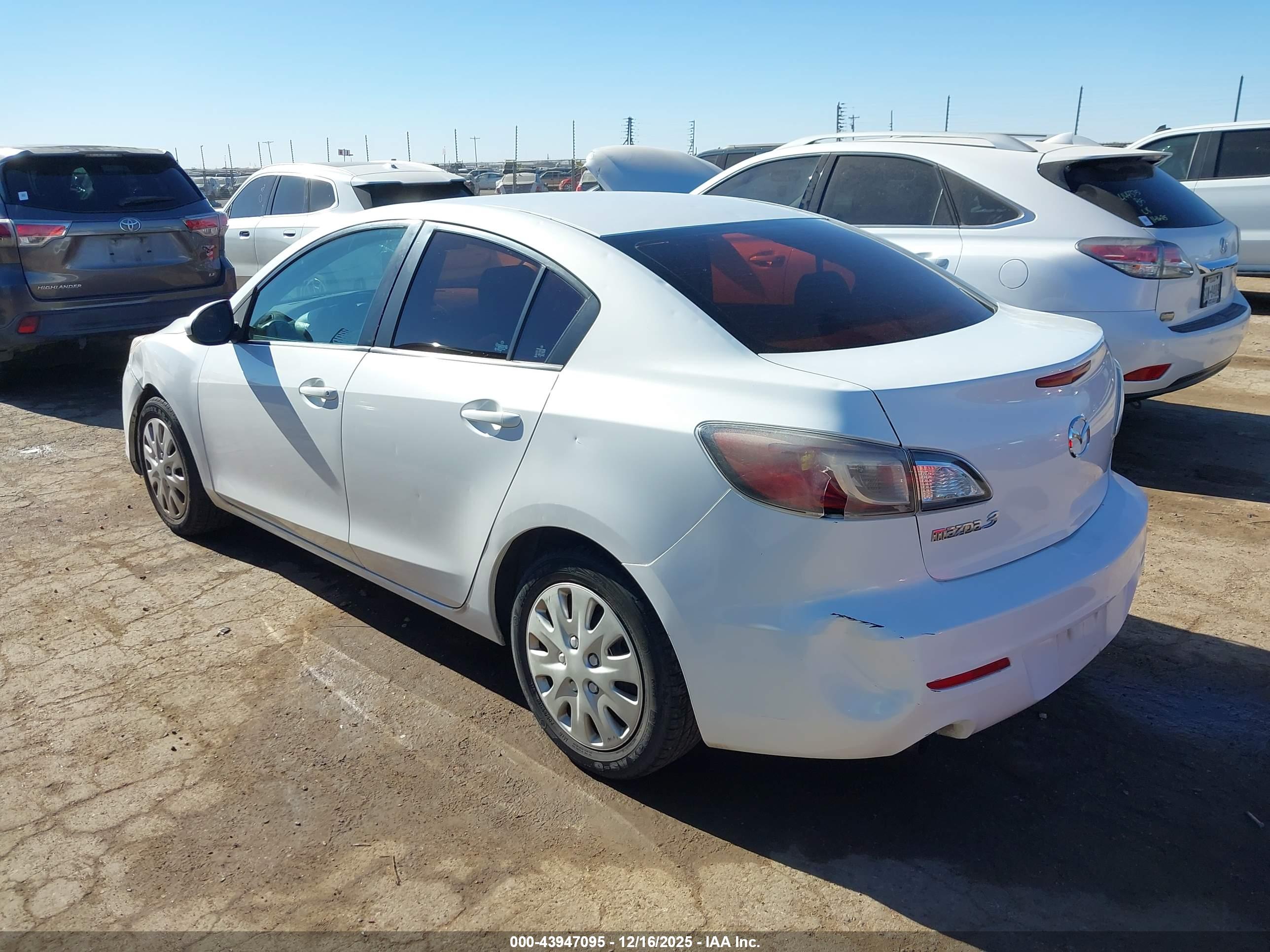 MAZDA MAZDA3 image 3