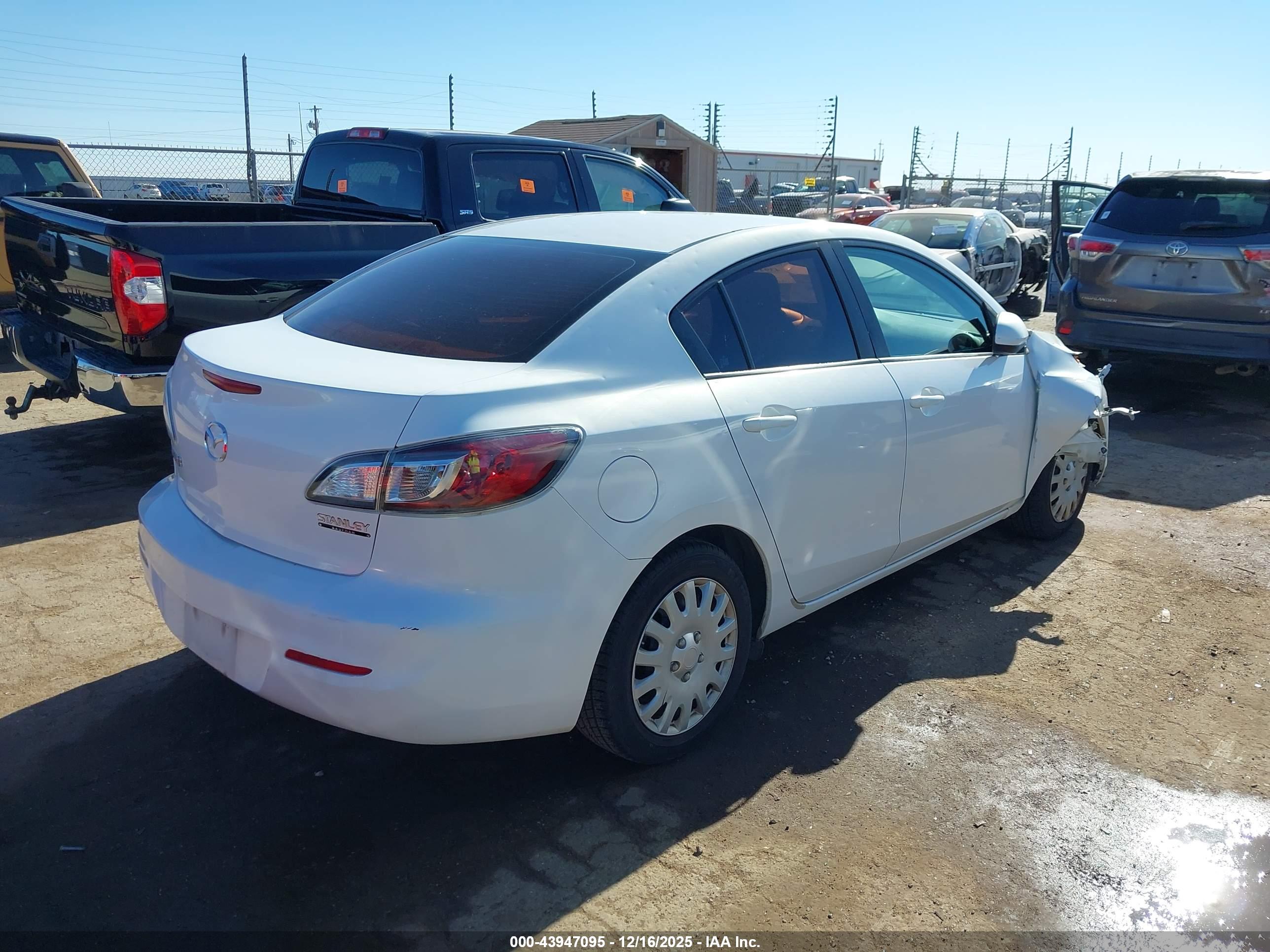 MAZDA MAZDA3 image 4