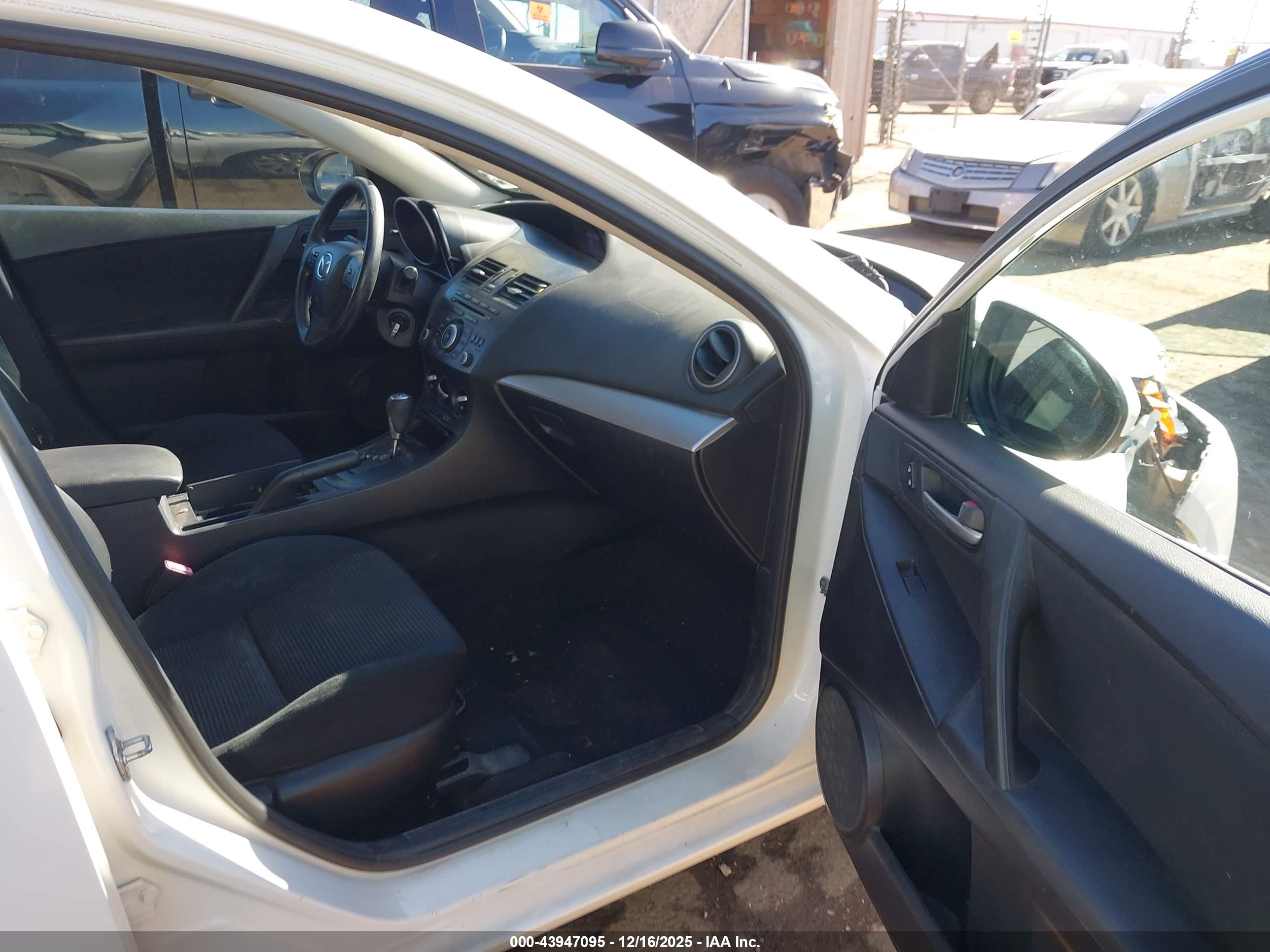 MAZDA MAZDA3 image 5
