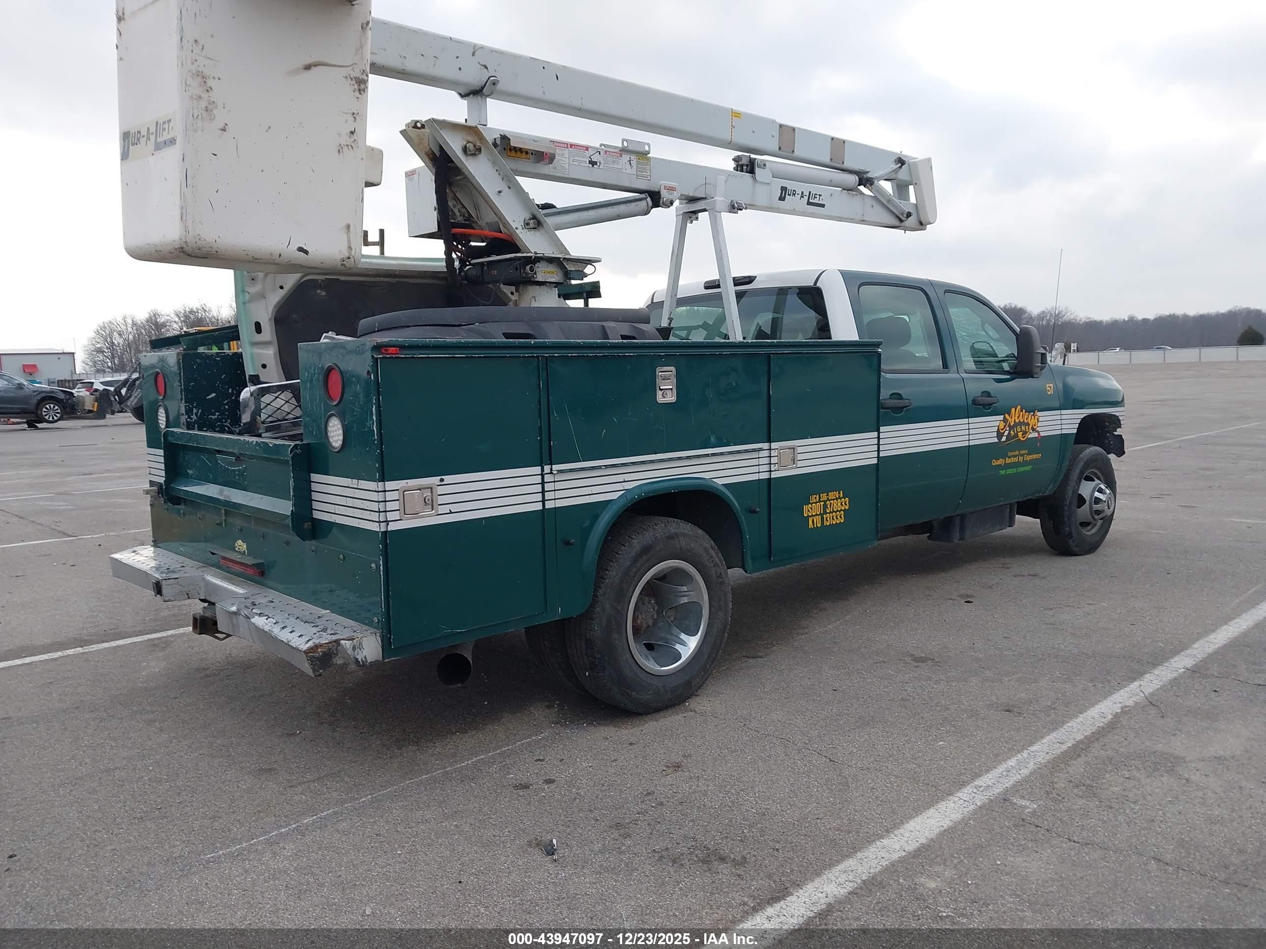 CHEVROLET SILVERADO image 4
