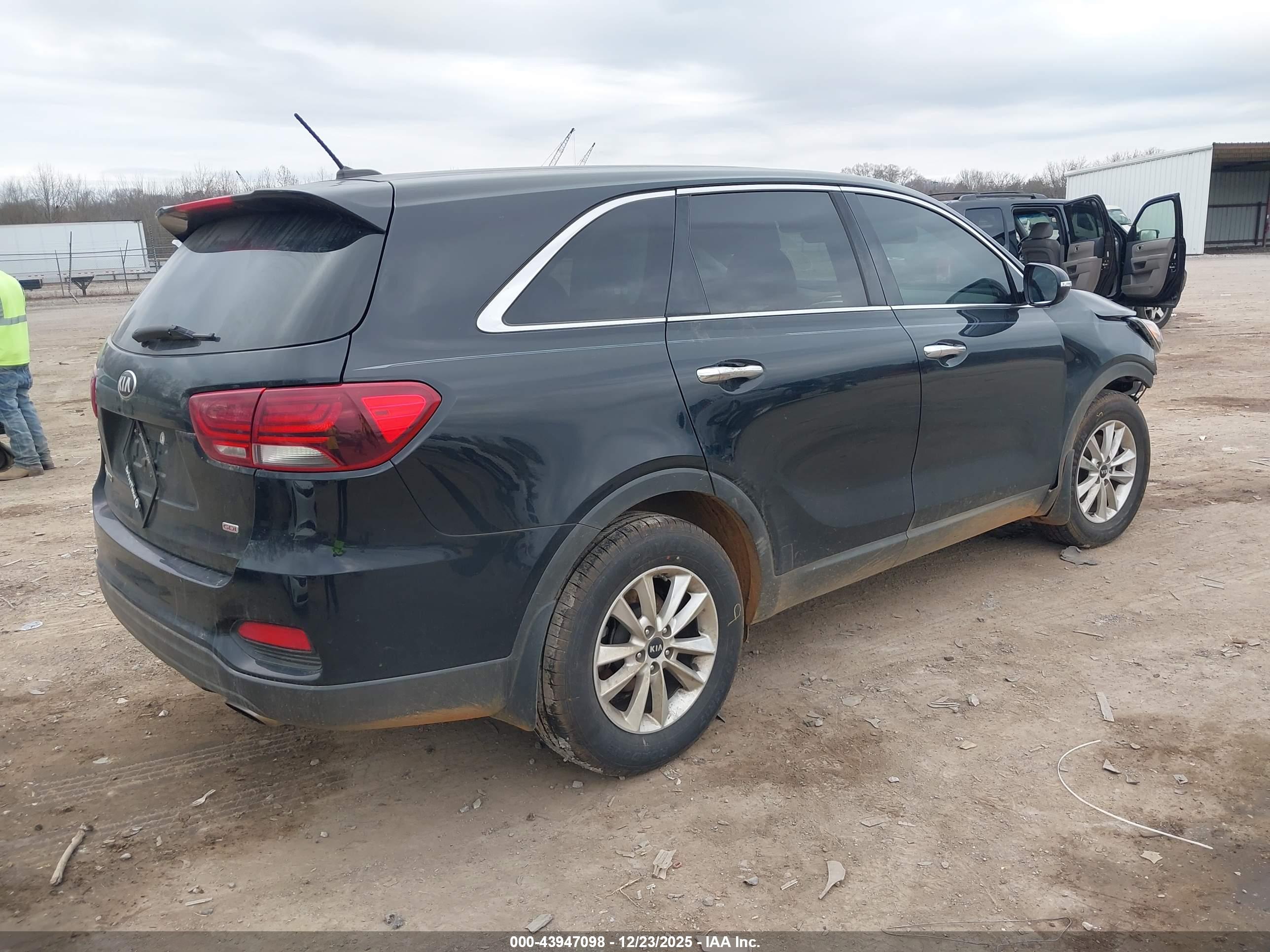 KIA SORENTO image 4