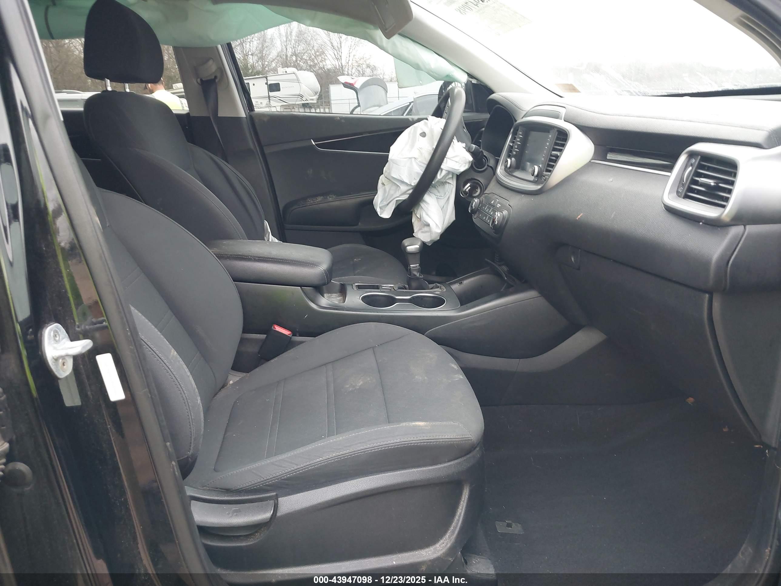 KIA SORENTO image 5