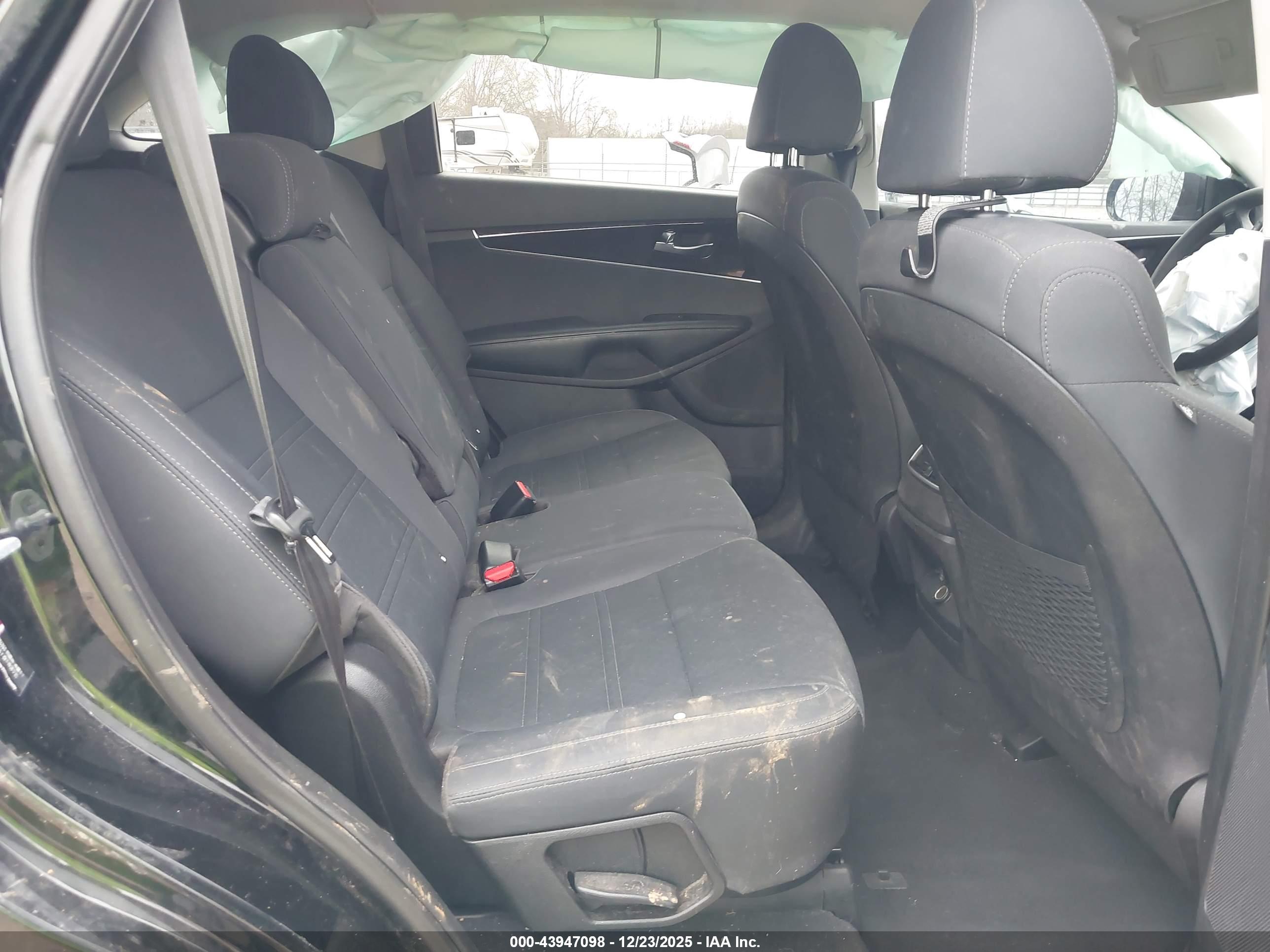 KIA SORENTO image 8