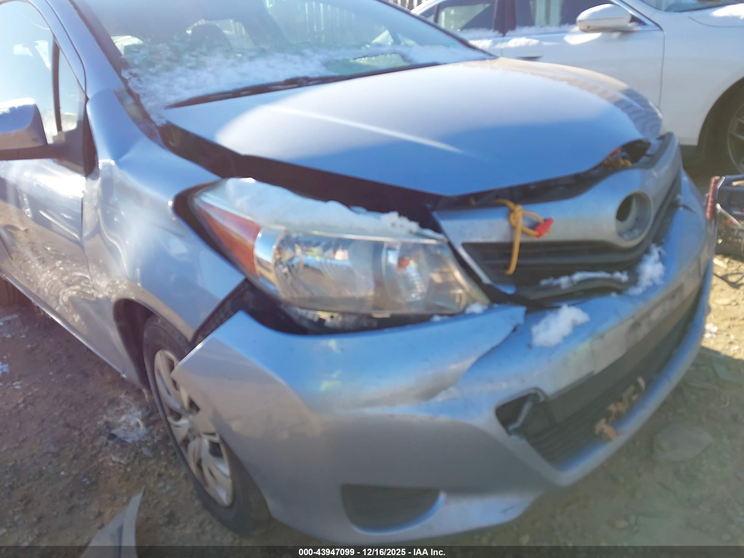 TOYOTA YARIS image 6
