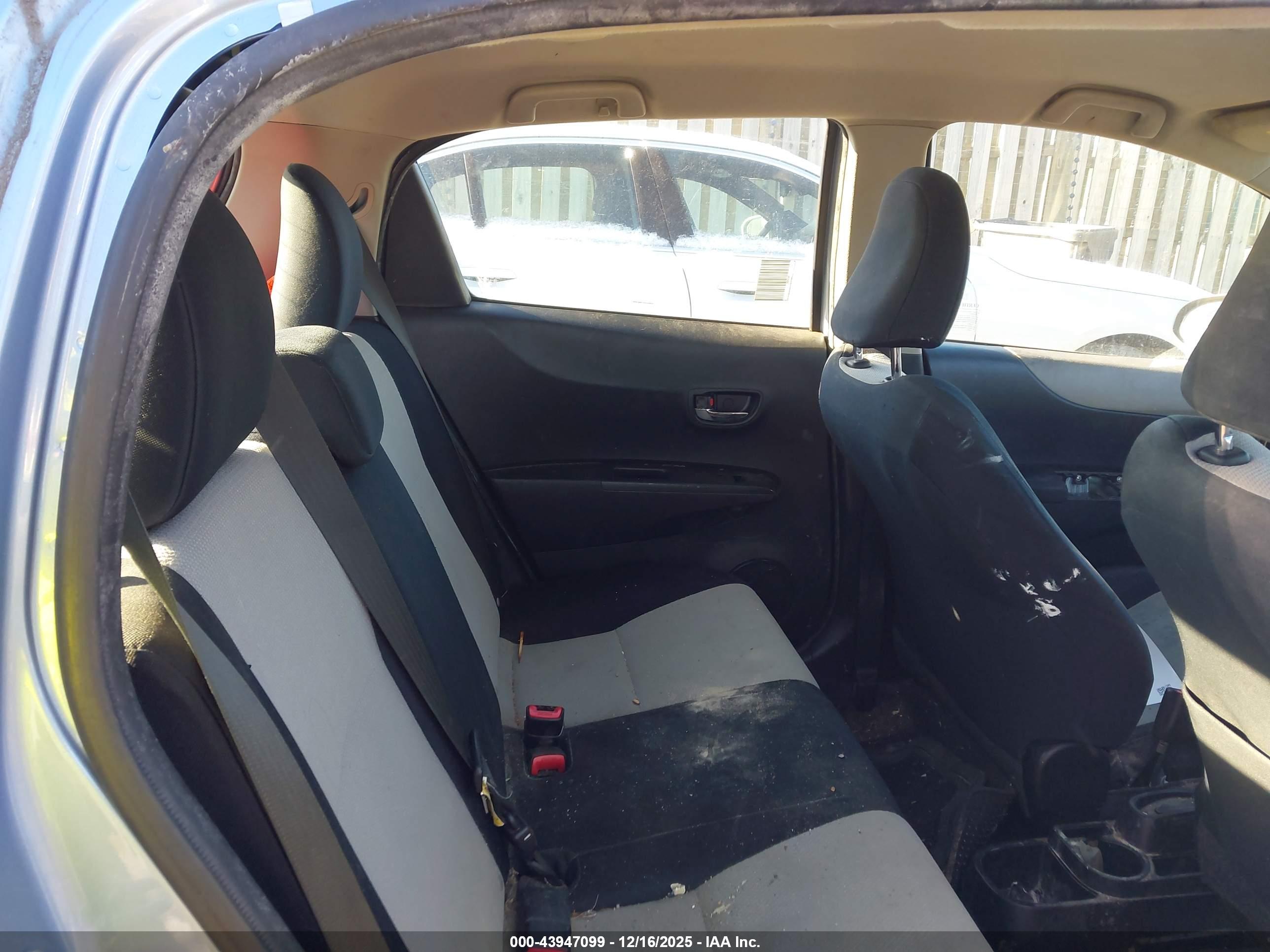 TOYOTA YARIS image 8