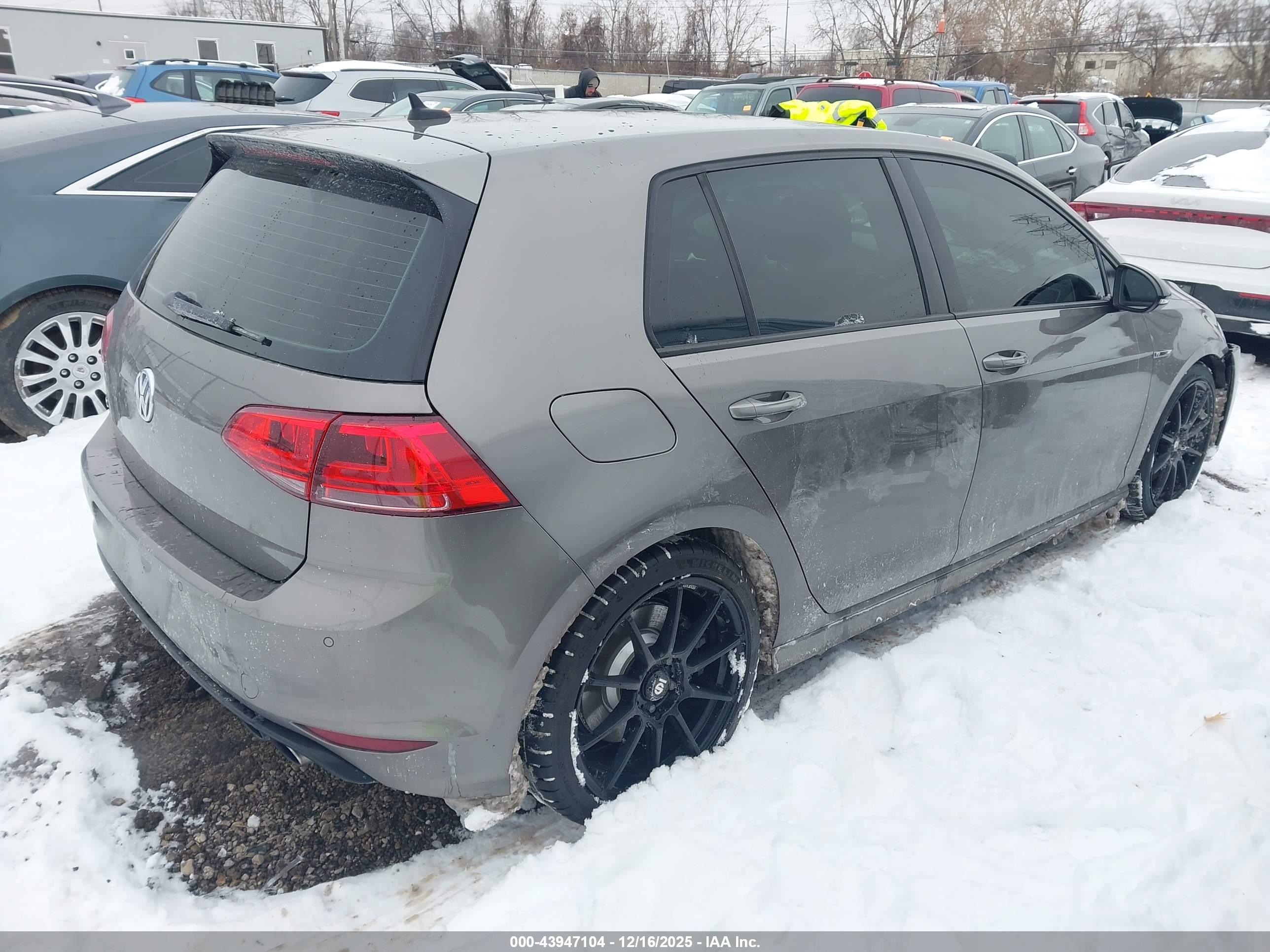 VOLKSWAGEN GOLF image 4