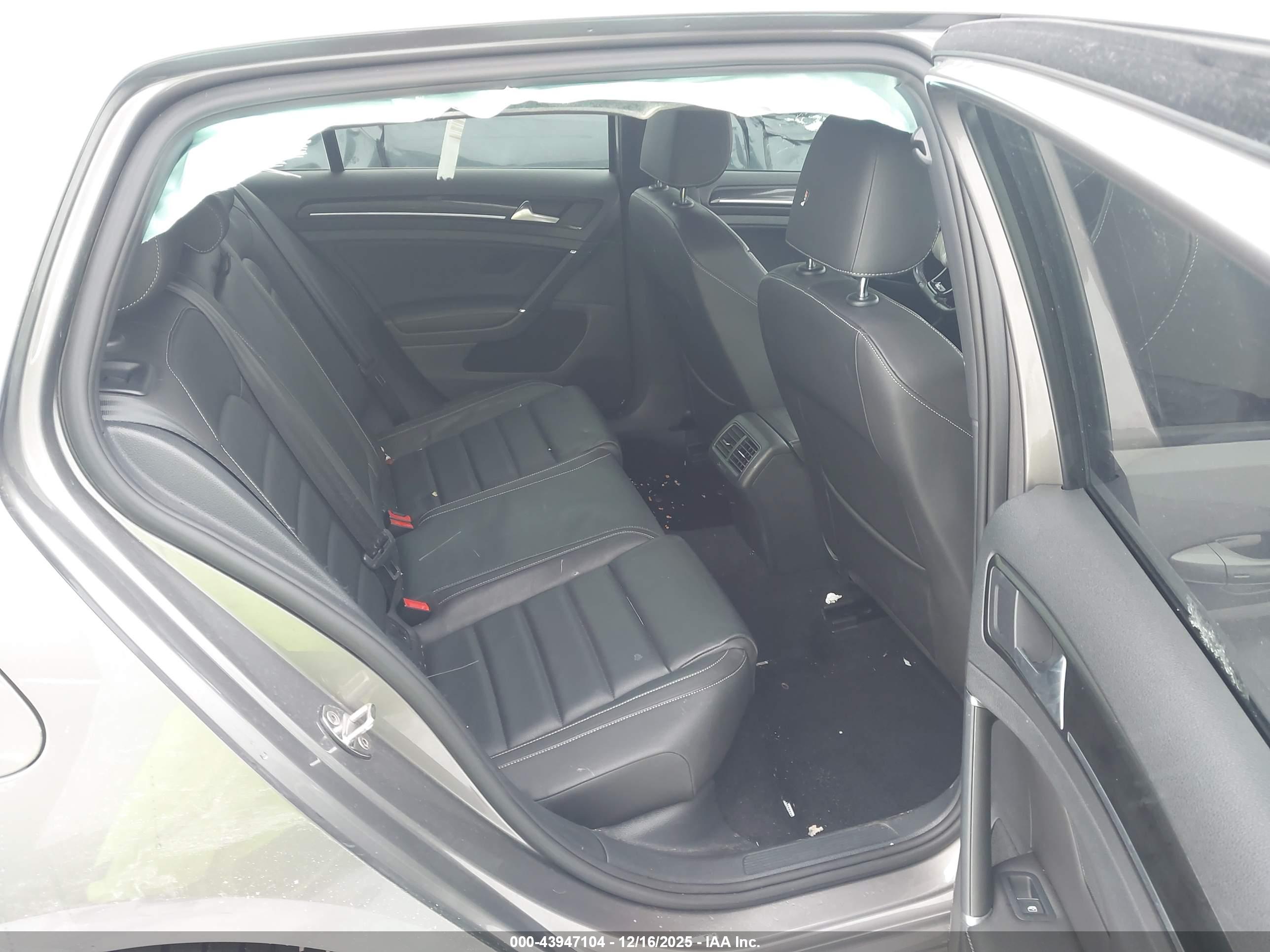 VOLKSWAGEN GOLF image 8