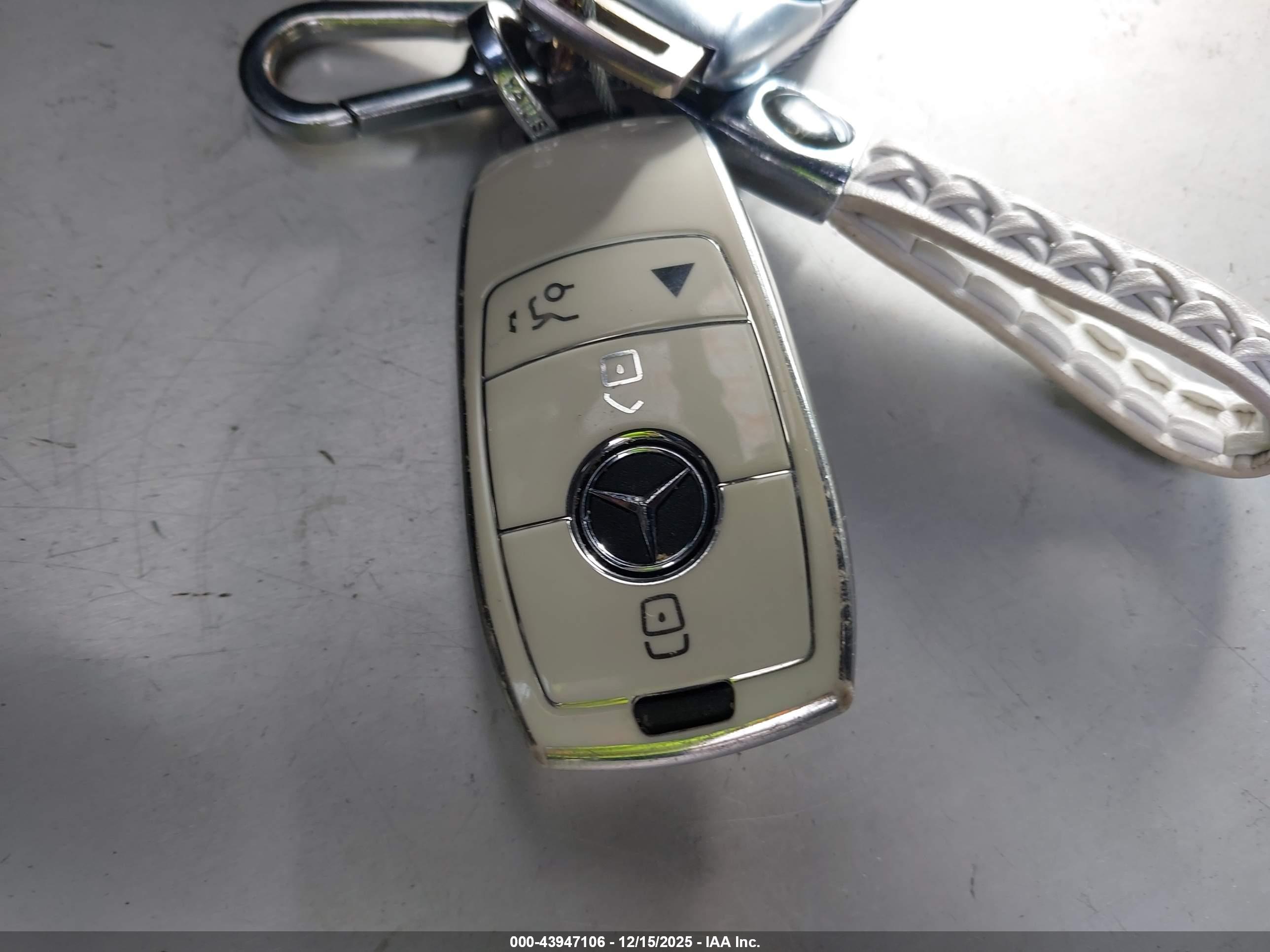 MERCEDES-BENZ GLC image 11