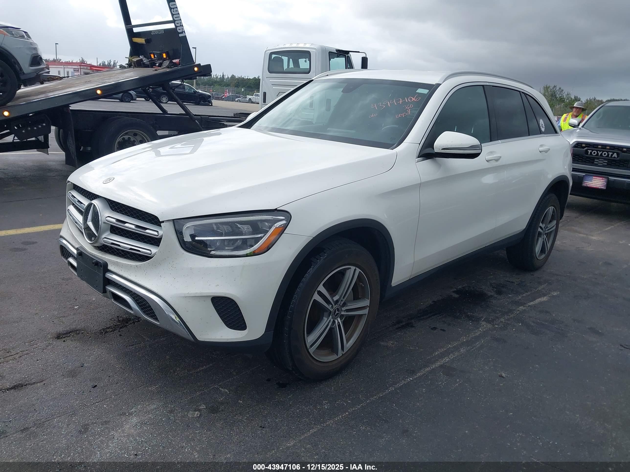 MERCEDES-BENZ GLC image 2