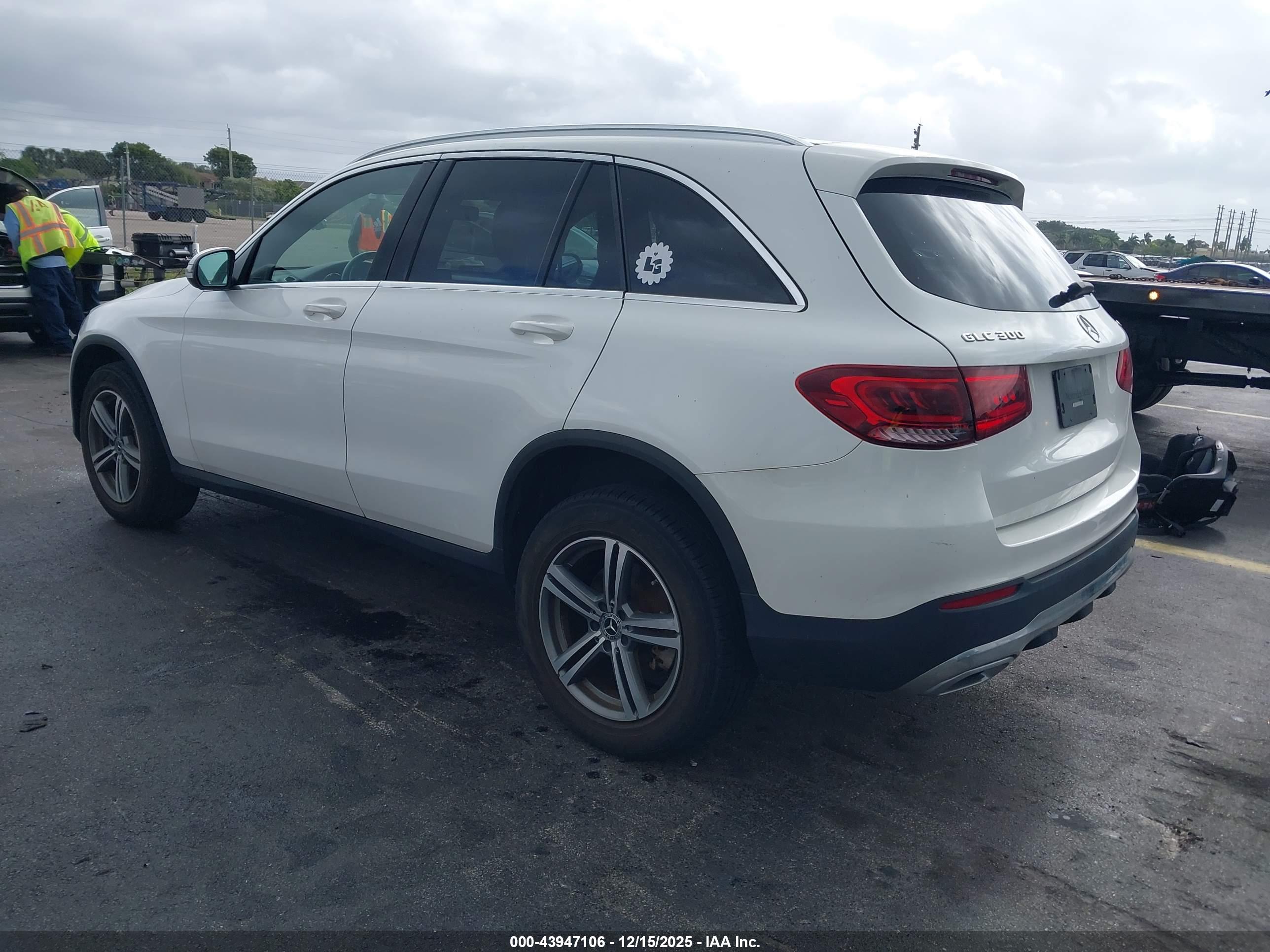 MERCEDES-BENZ GLC image 3