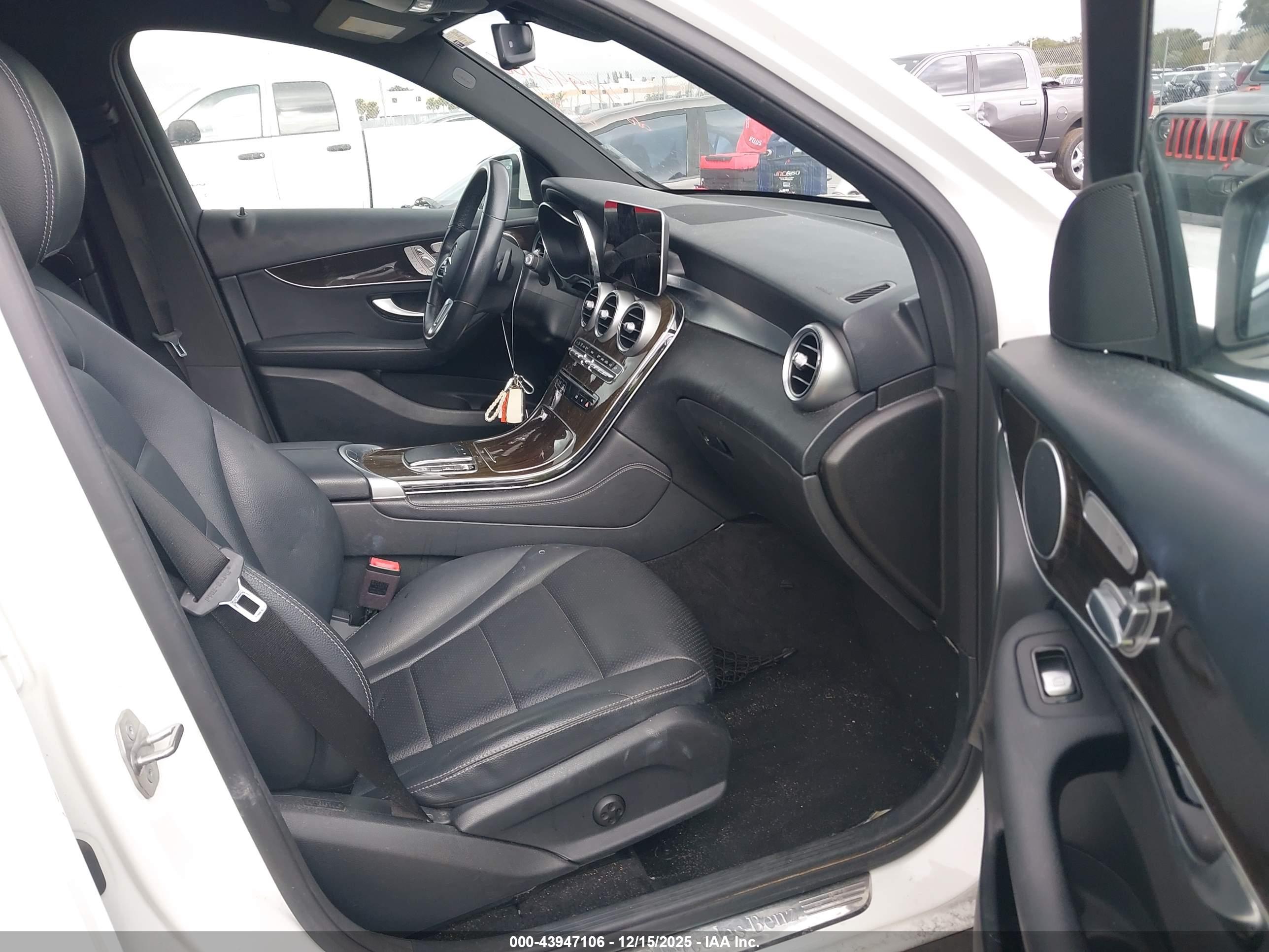 MERCEDES-BENZ GLC image 5