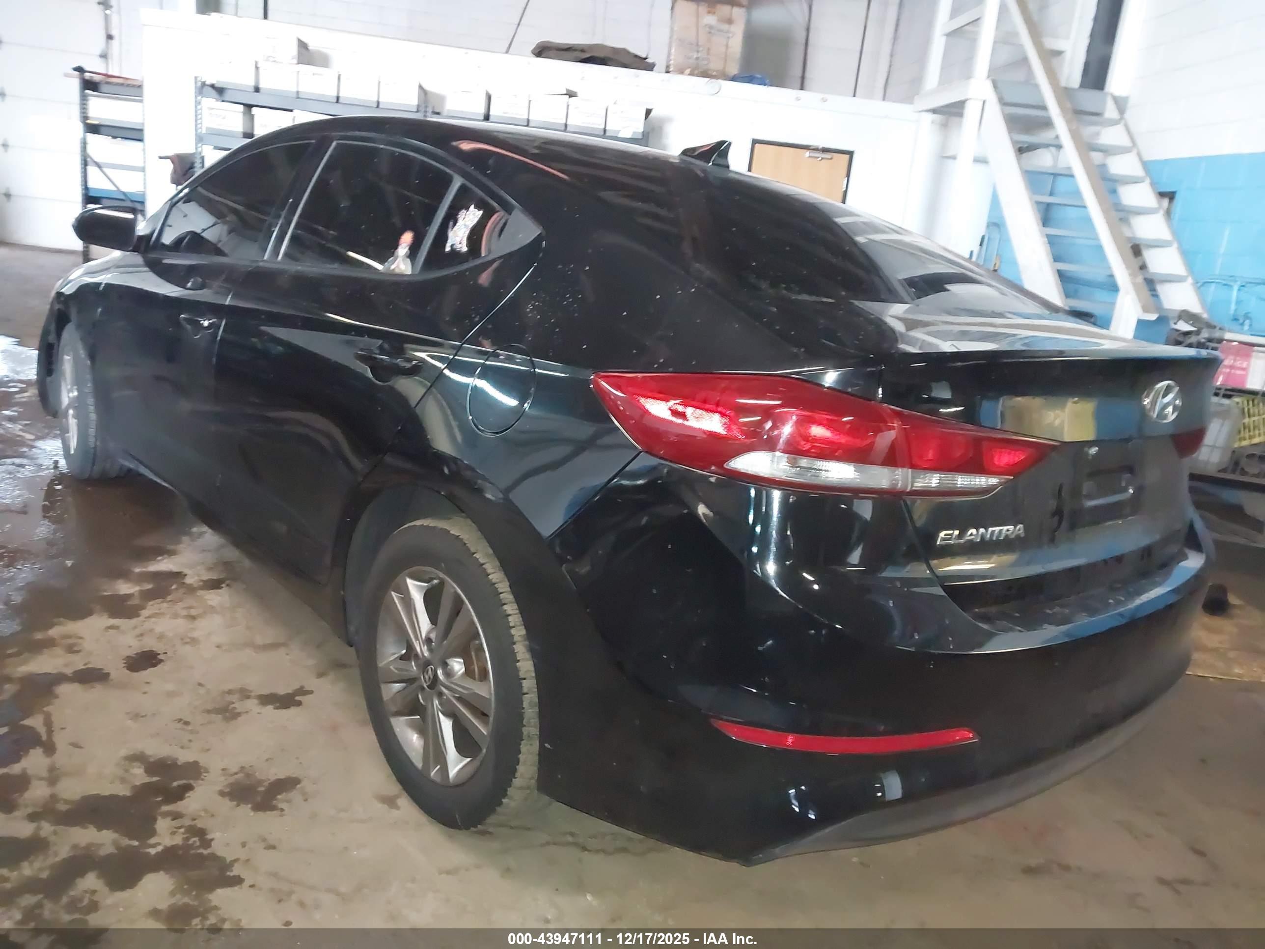 HYUNDAI ELANTRA image 3