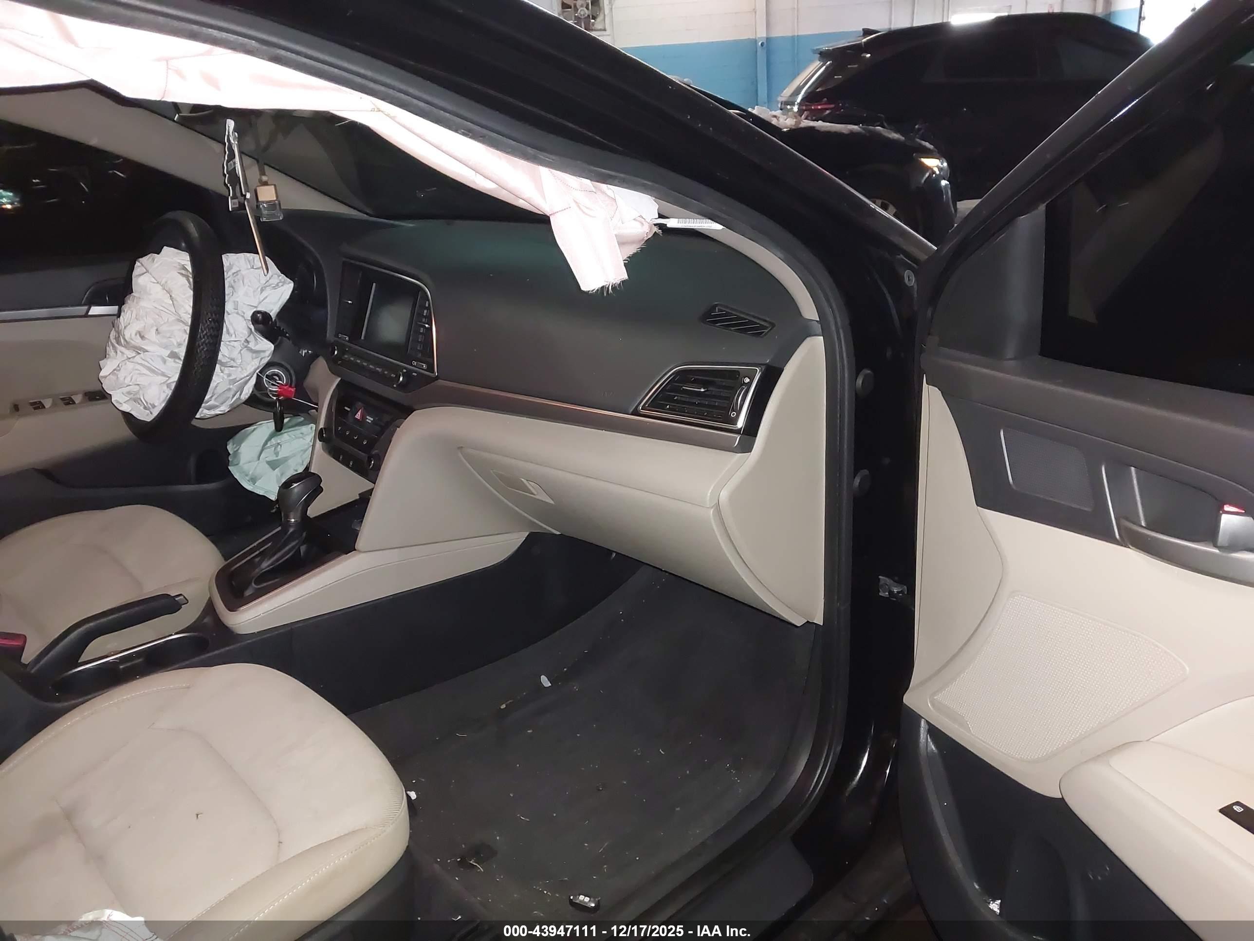 HYUNDAI ELANTRA image 5