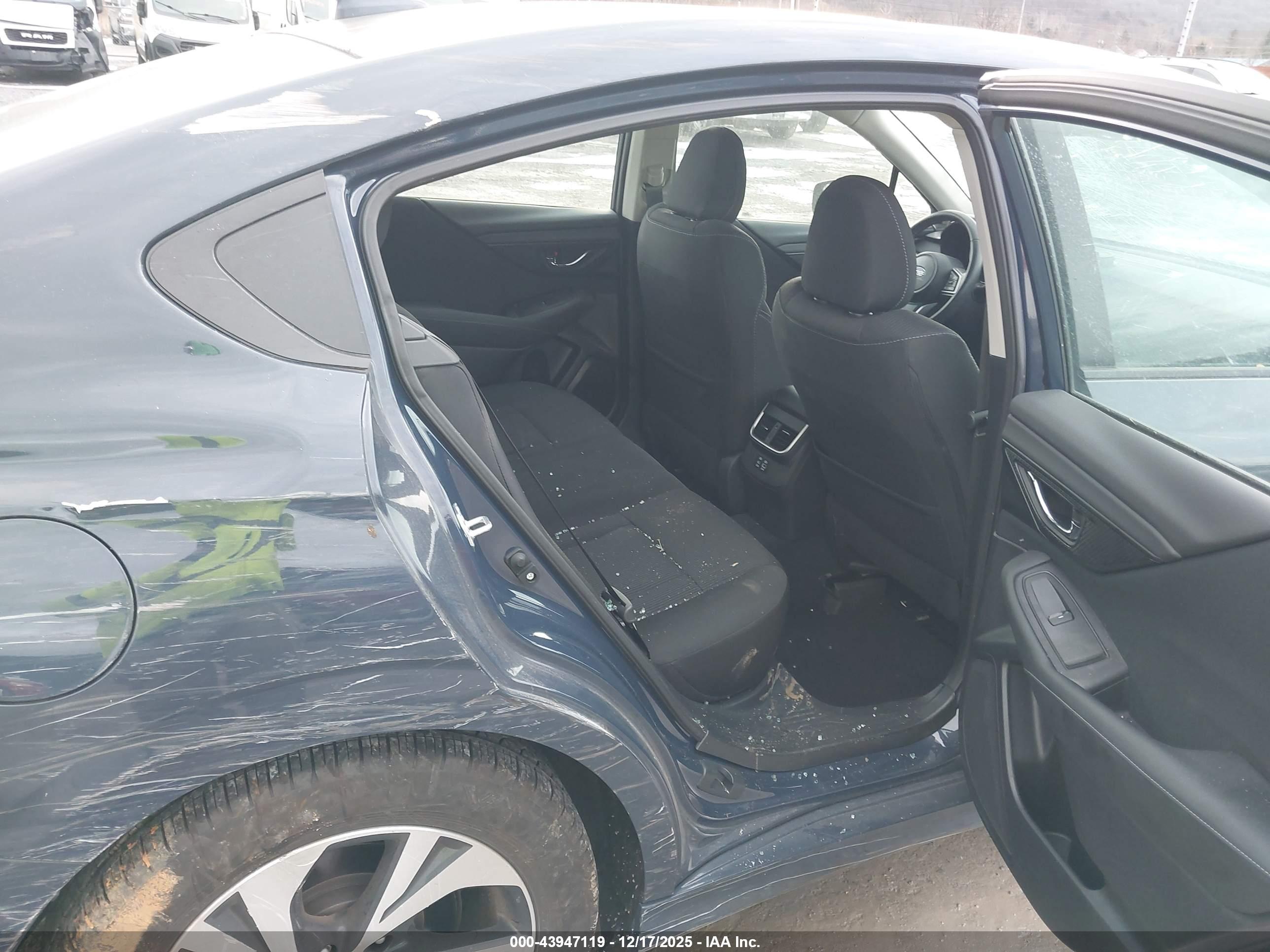 SUBARU LEGACY image 8