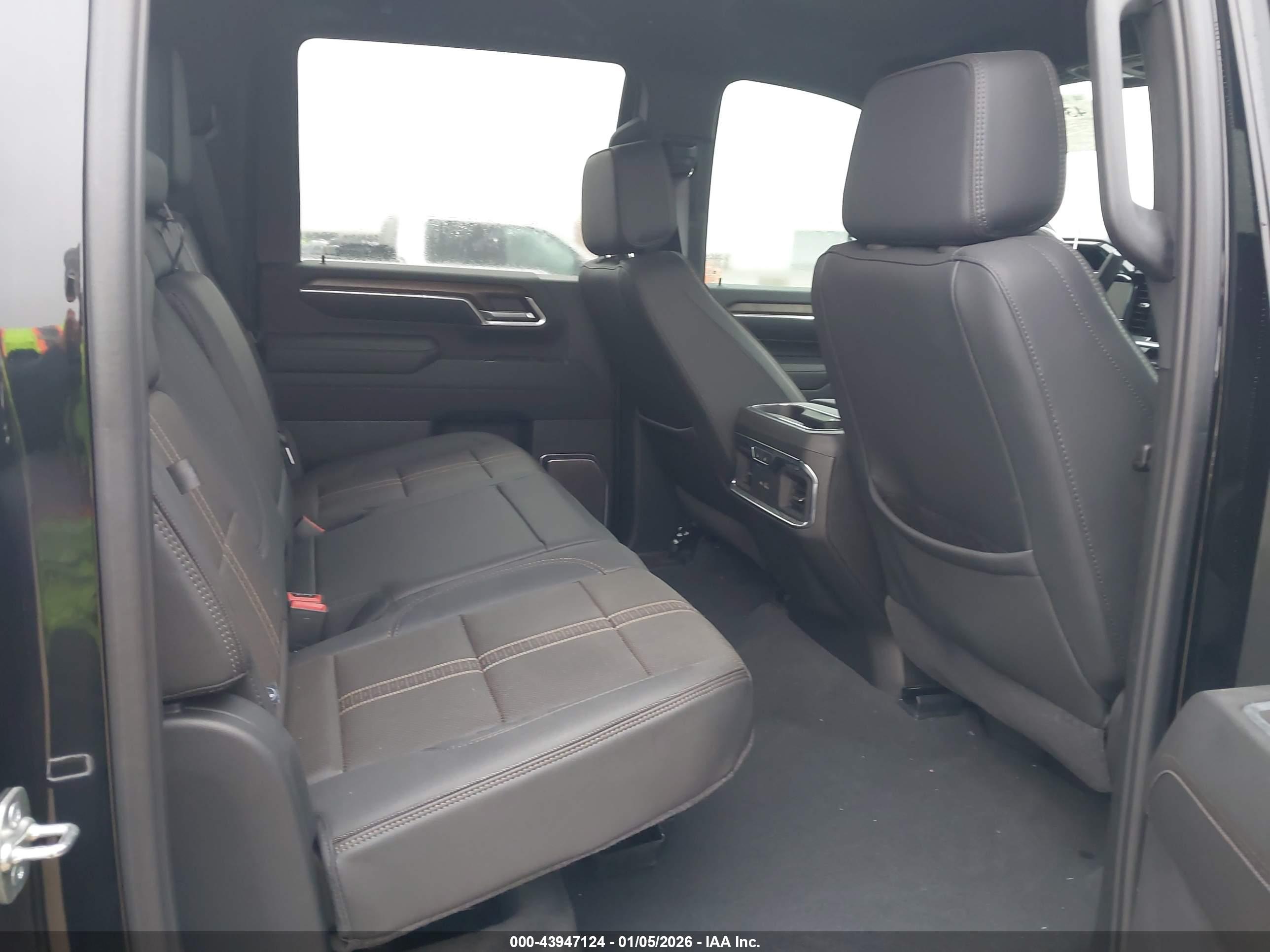 CHEVROLET SILVERADO image 8