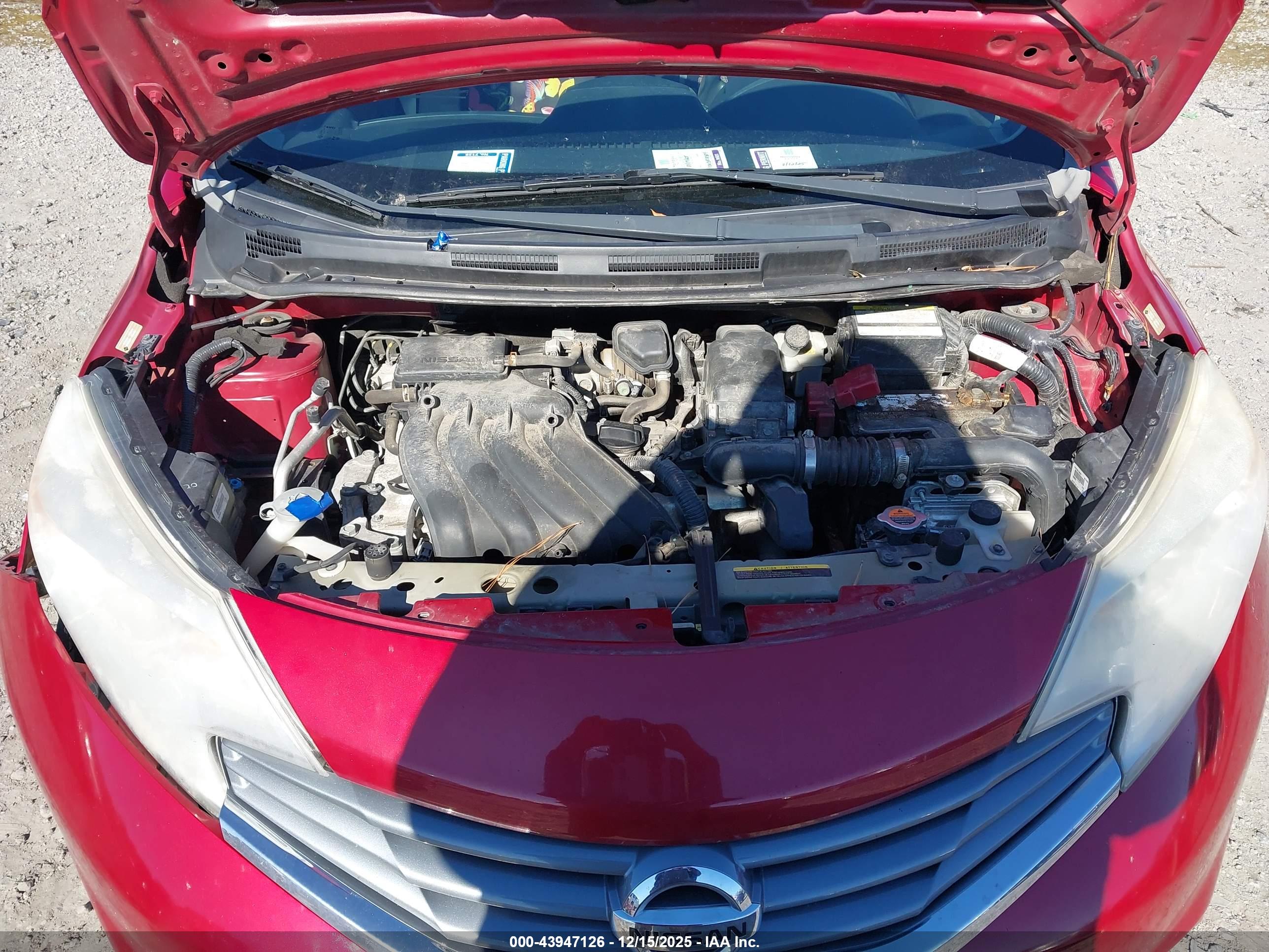 NISSAN VERSA image 10
