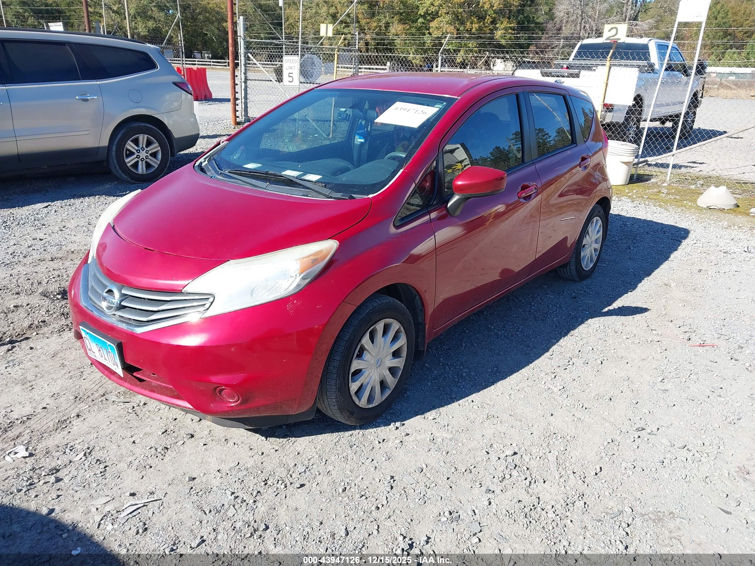 NISSAN VERSA image 2