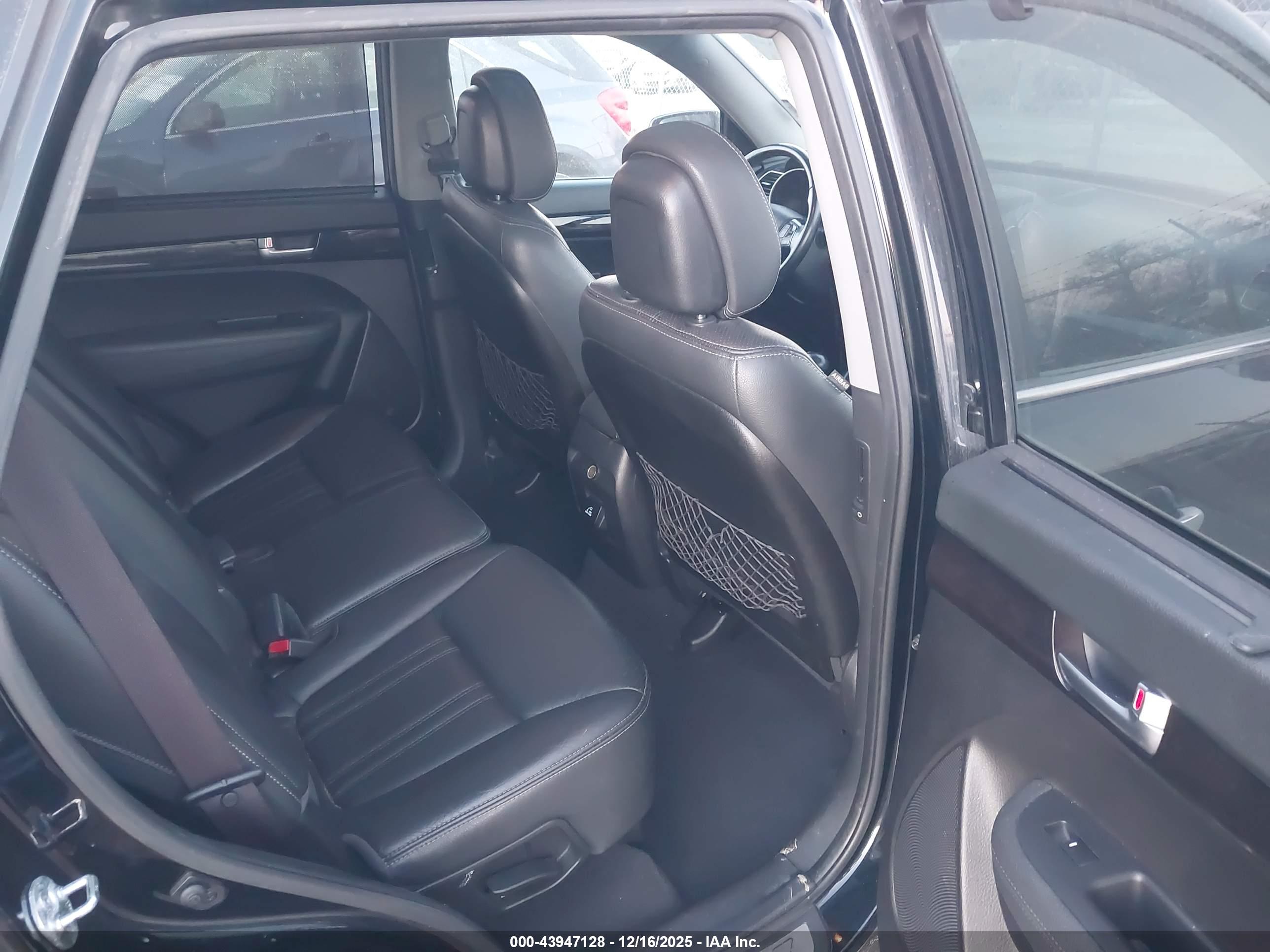 KIA SORENTO image 8