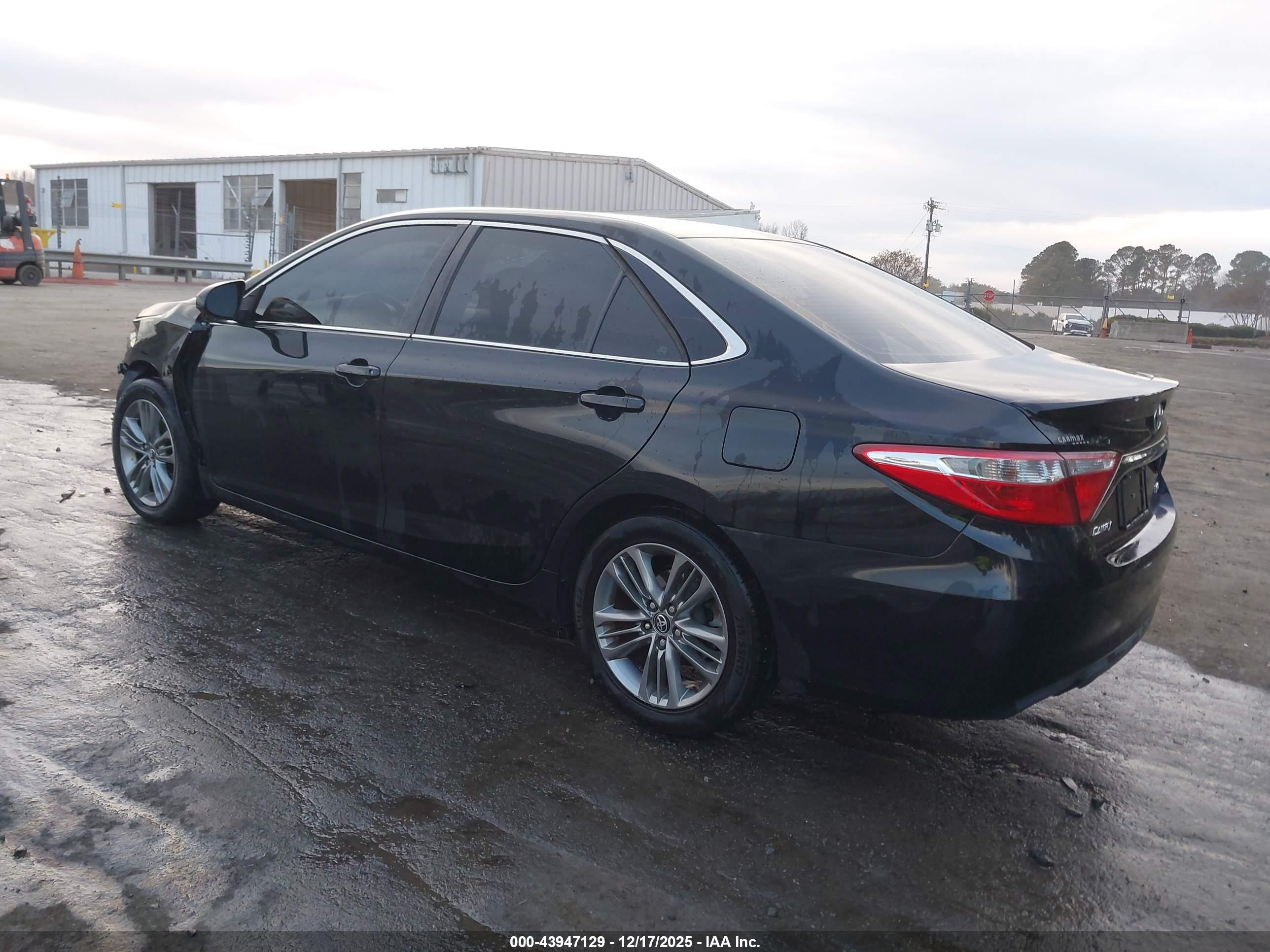 TOYOTA CAMRY image 3