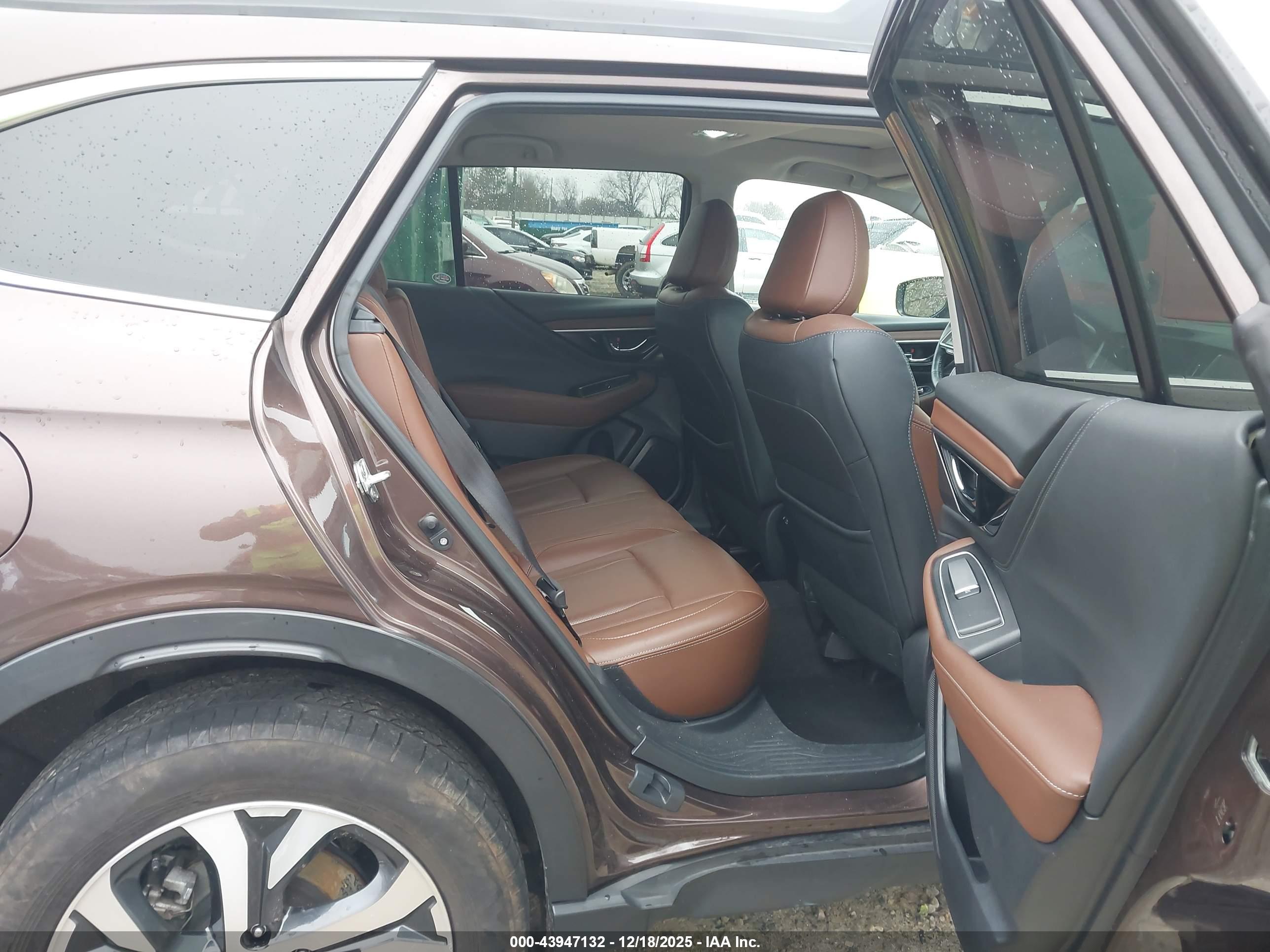 SUBARU OUTBACK image 8