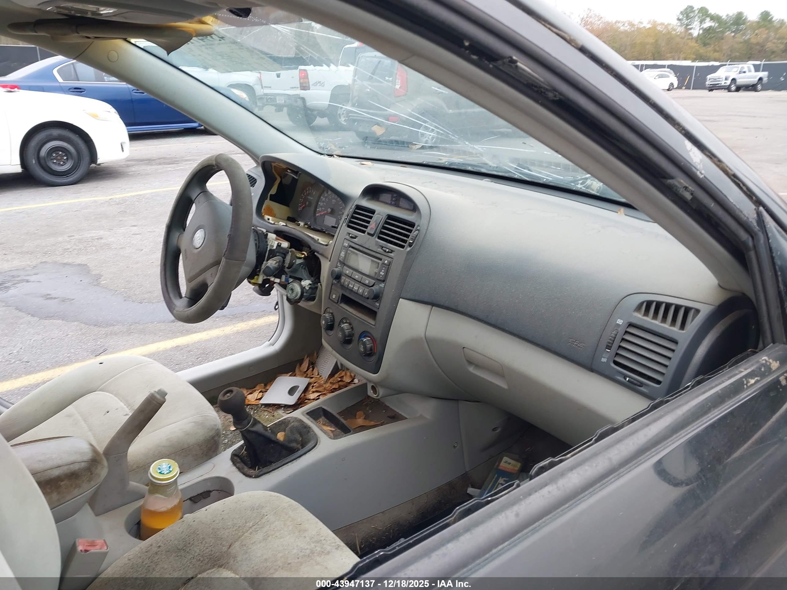 KIA SPECTRA image 5