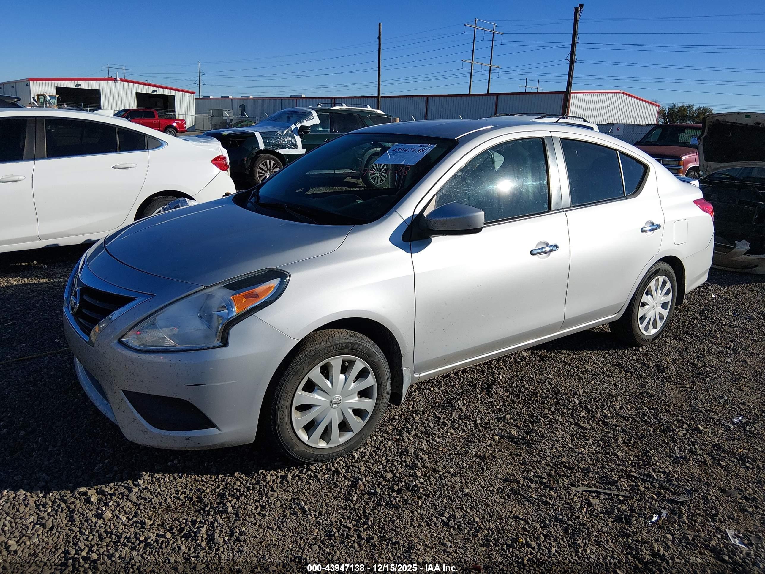 NISSAN VERSA image 2