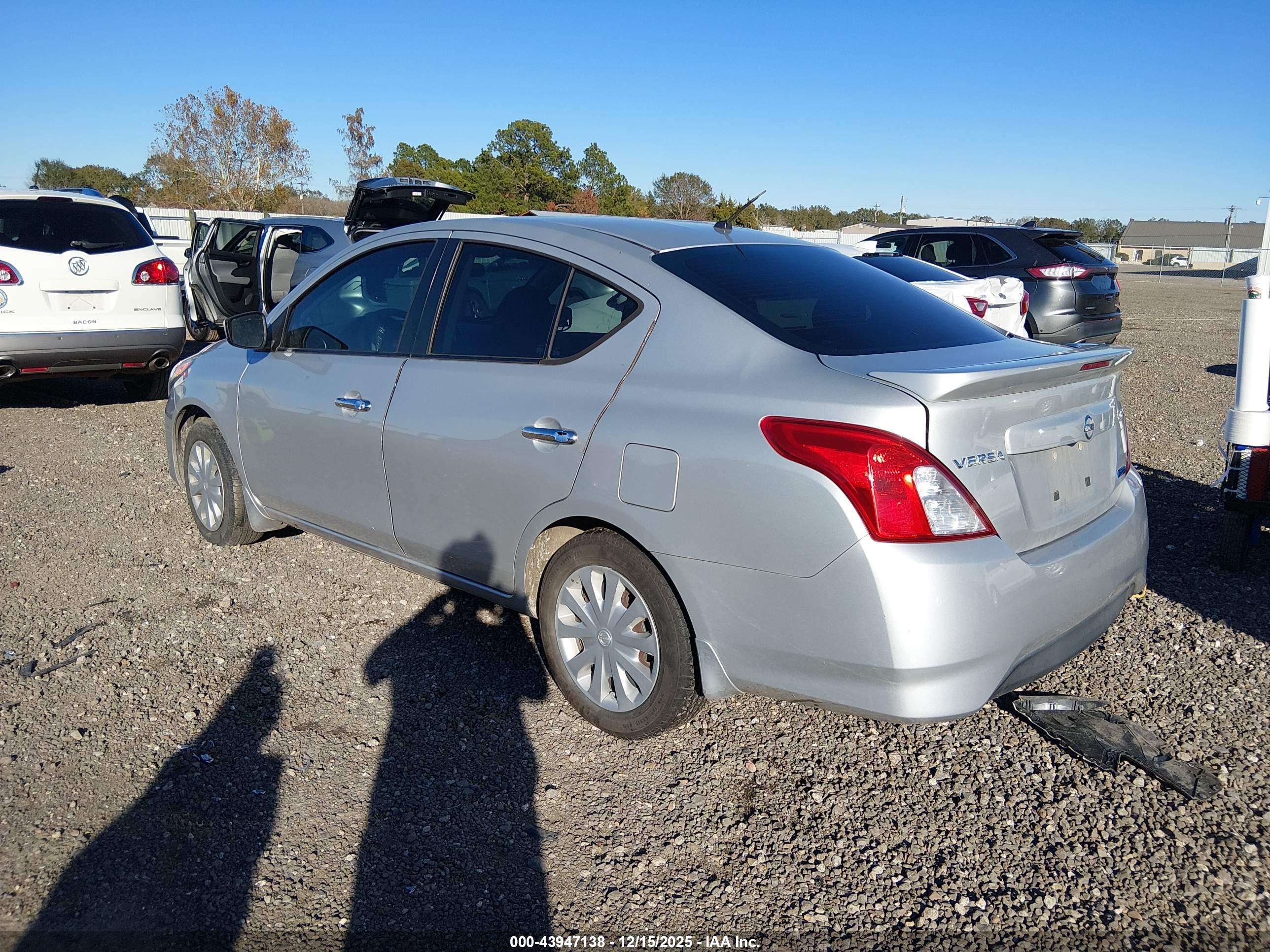 NISSAN VERSA image 3