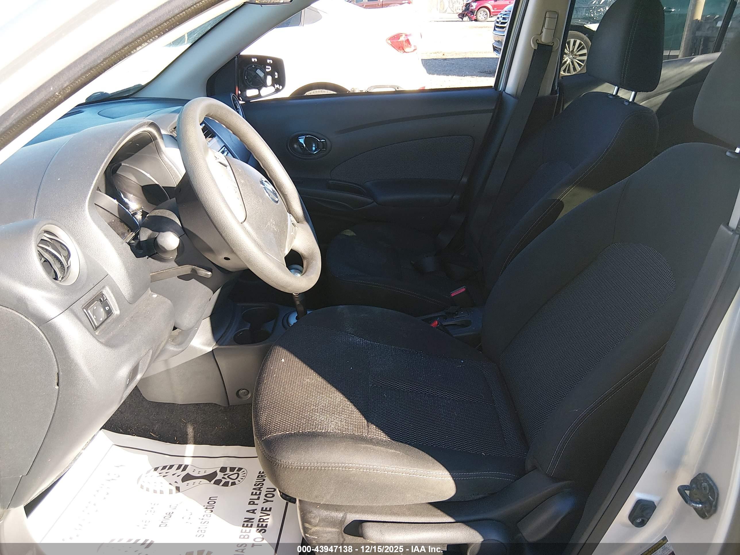 NISSAN VERSA image 5