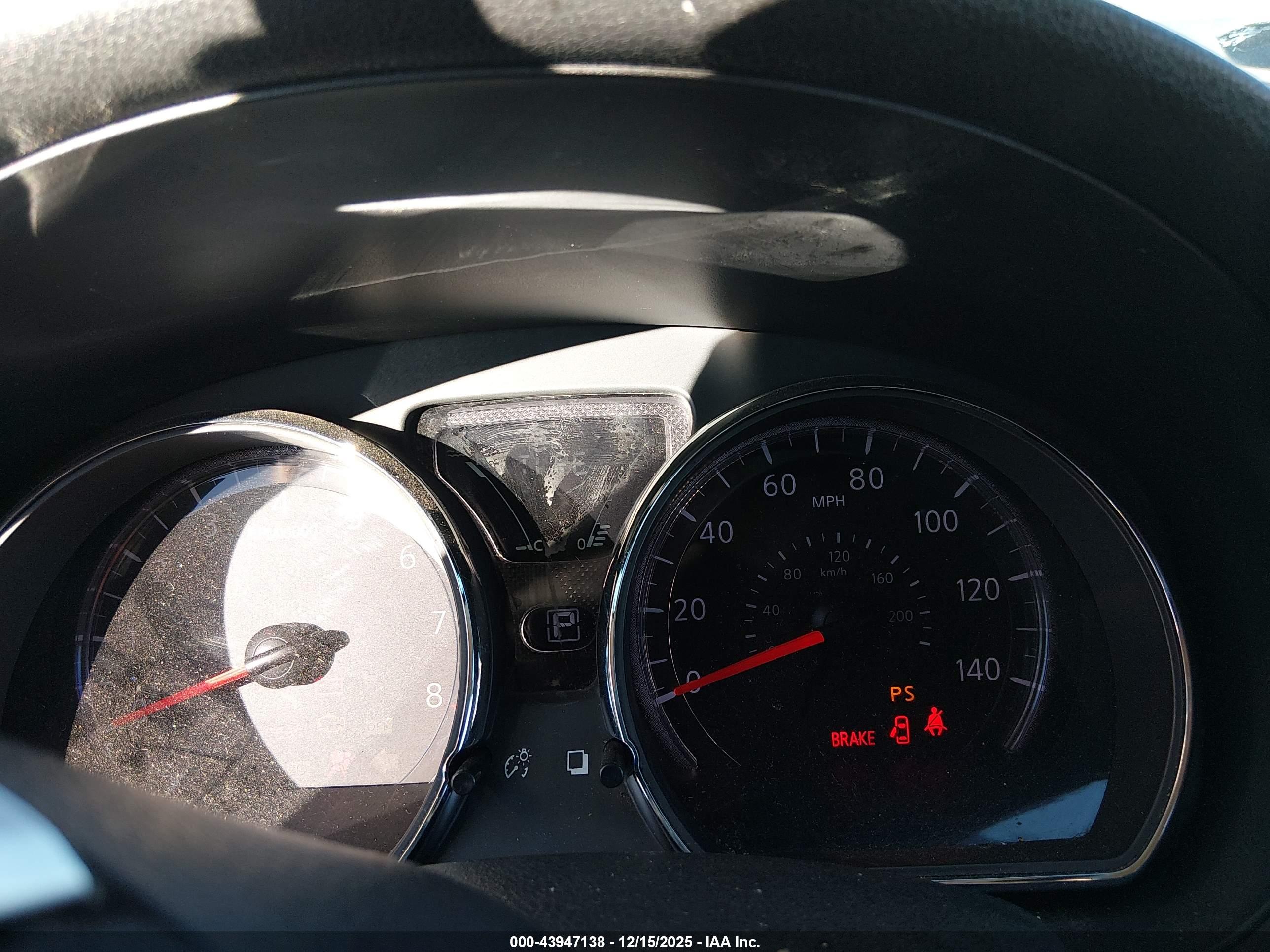 NISSAN VERSA image 7