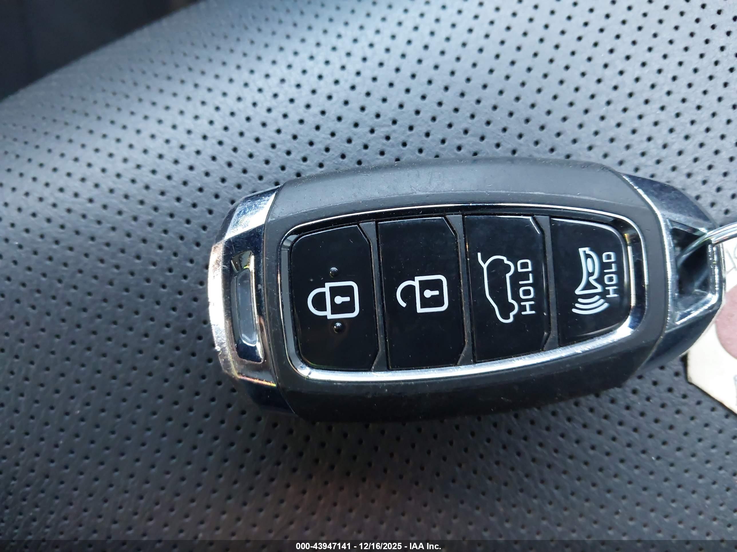 HYUNDAI KONA image 11