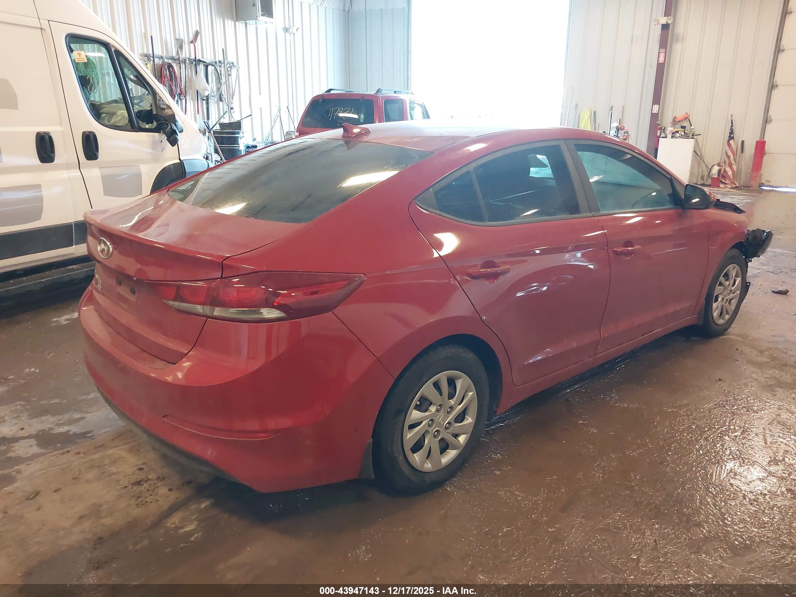 HYUNDAI ELANTRA image 4