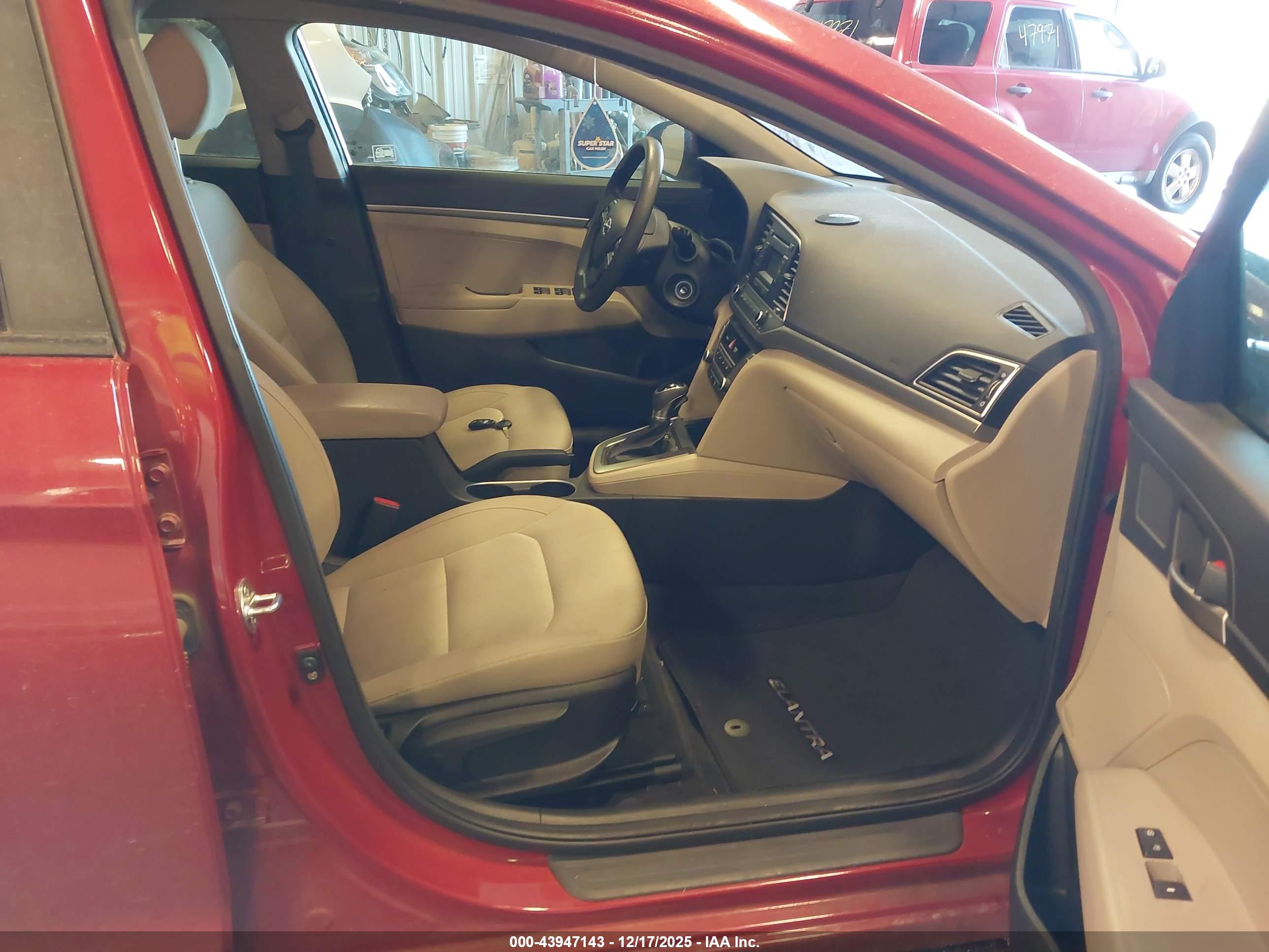 HYUNDAI ELANTRA image 5