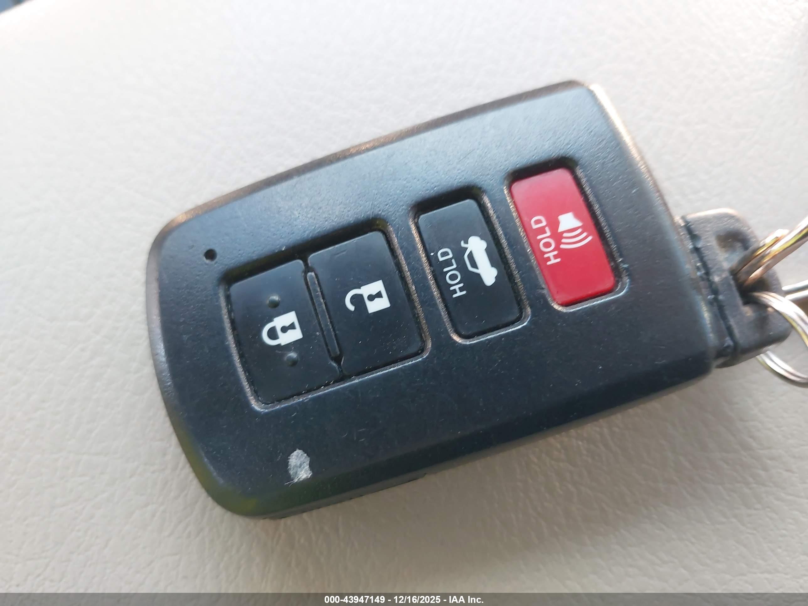 TOYOTA CAMRY image 11