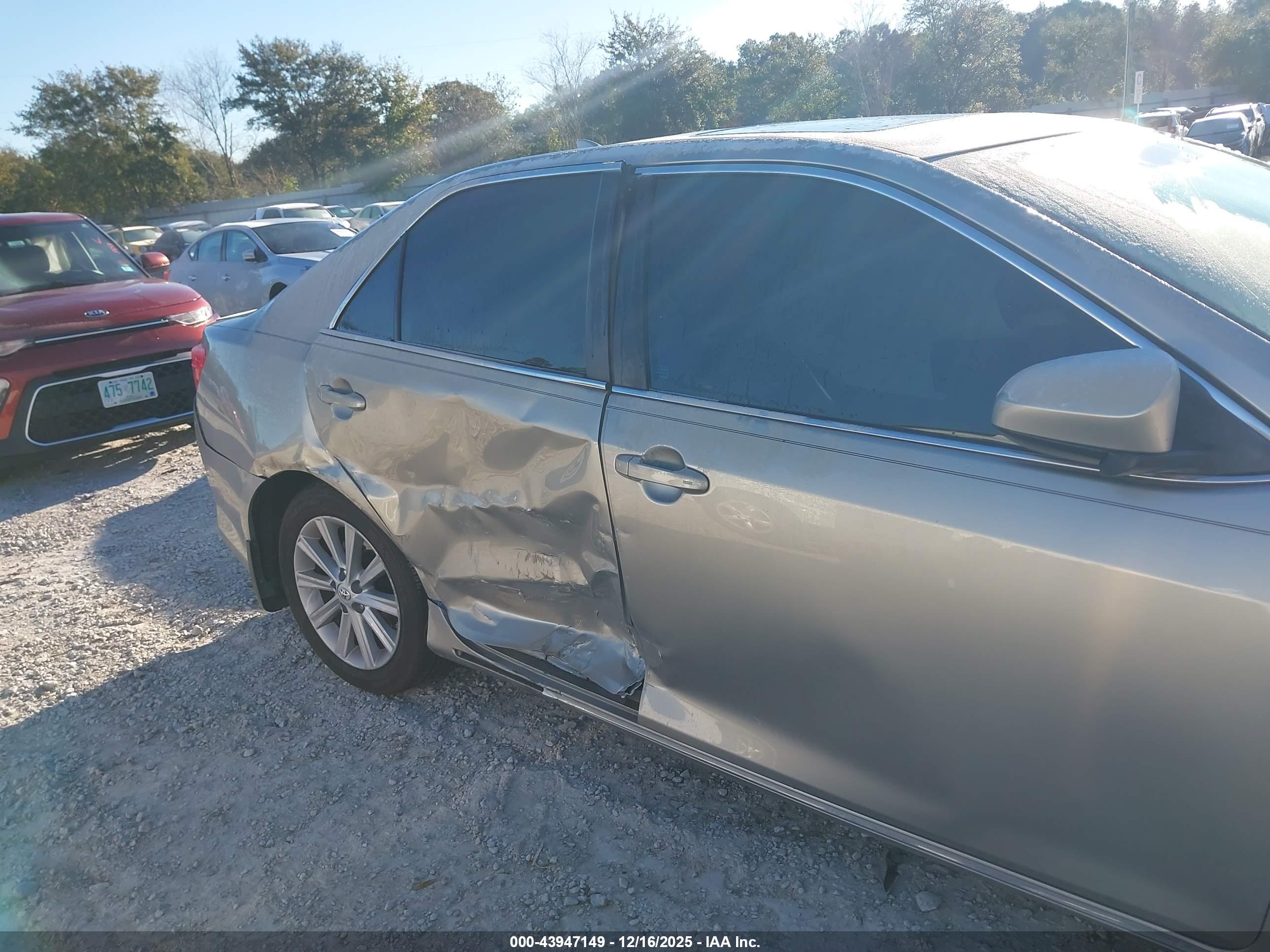 TOYOTA CAMRY image 6