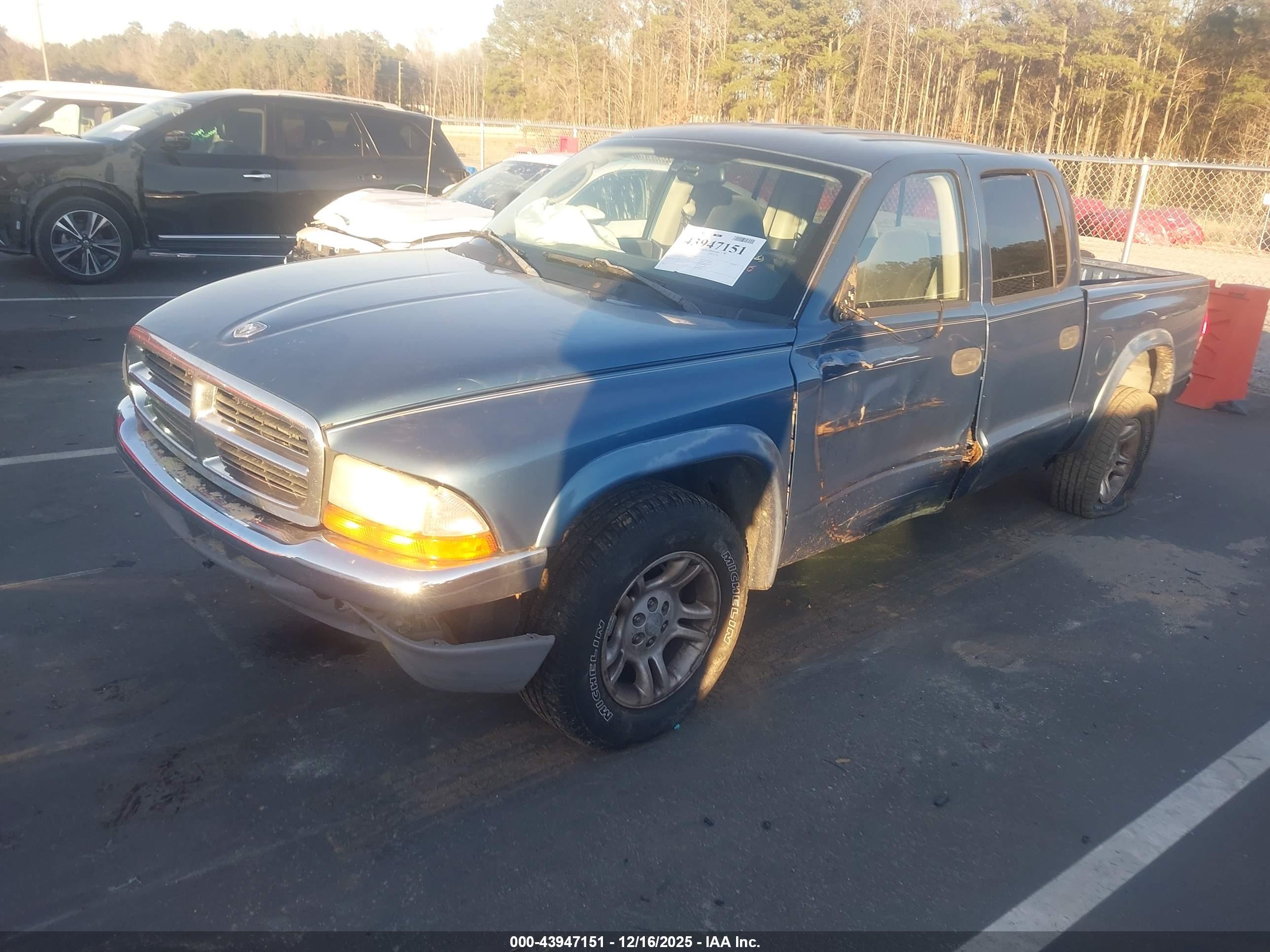 DODGE DAKOTA image 2