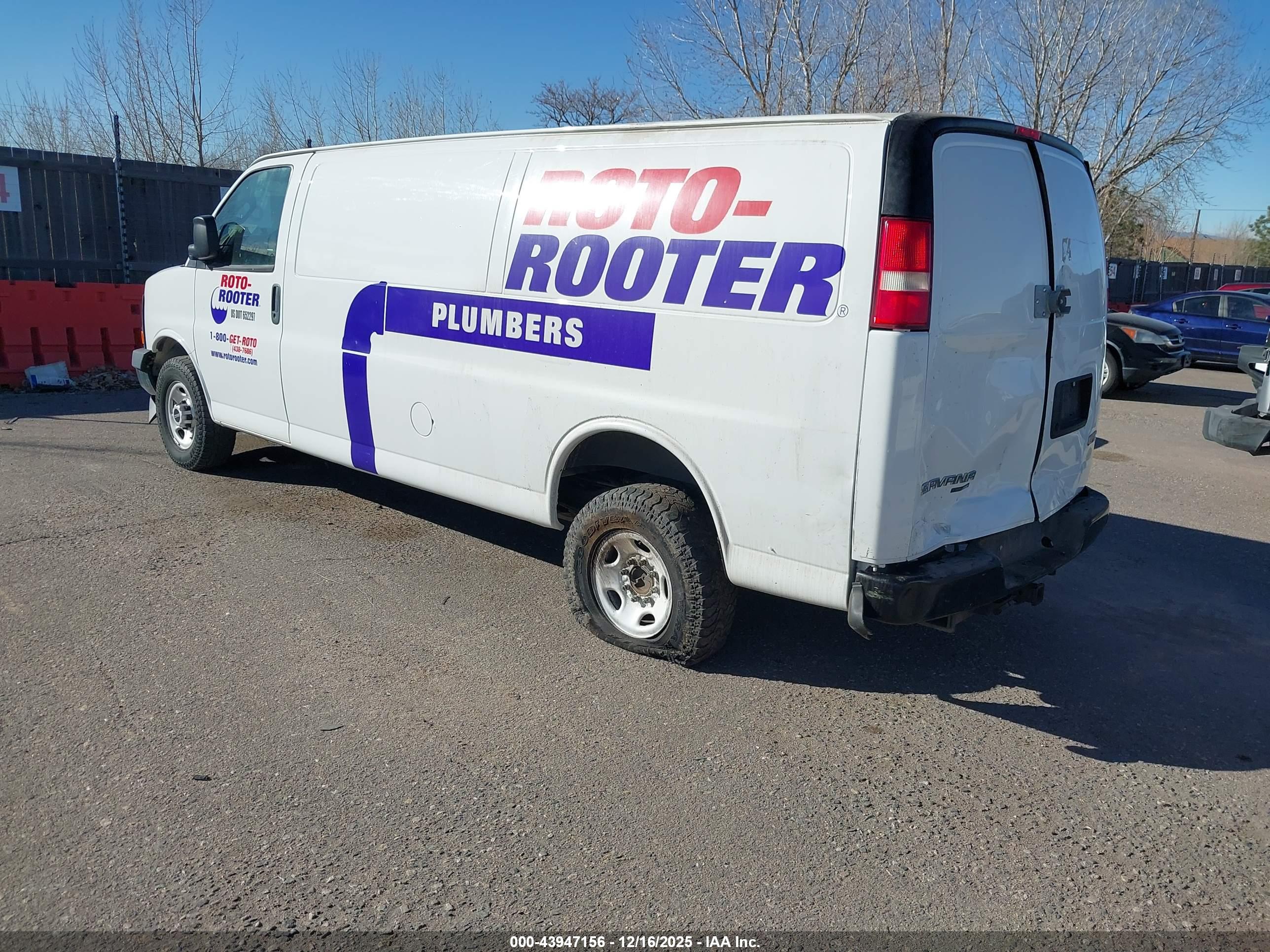 GMC SAVANA image 3