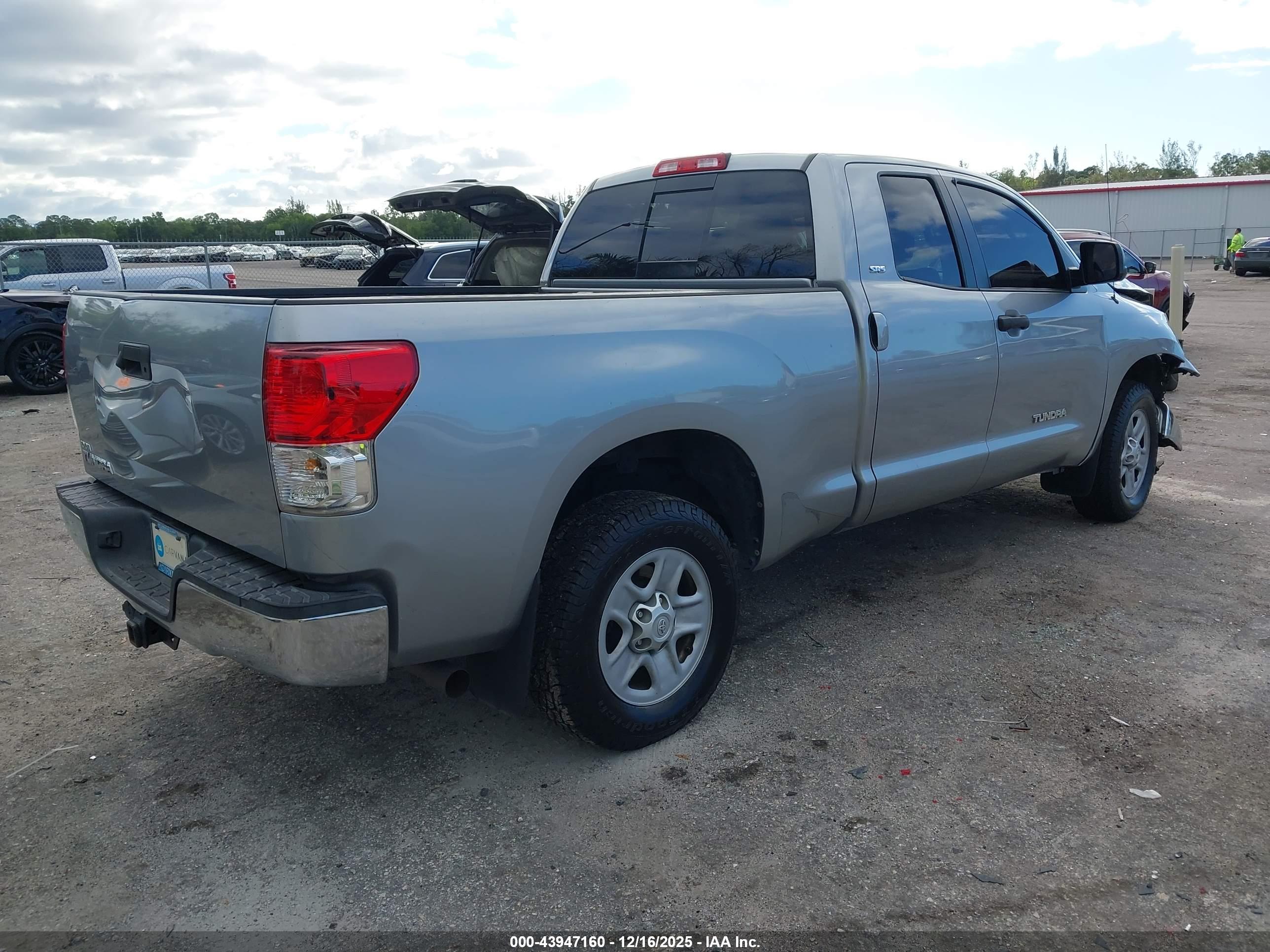 TOYOTA TUNDRA image 4