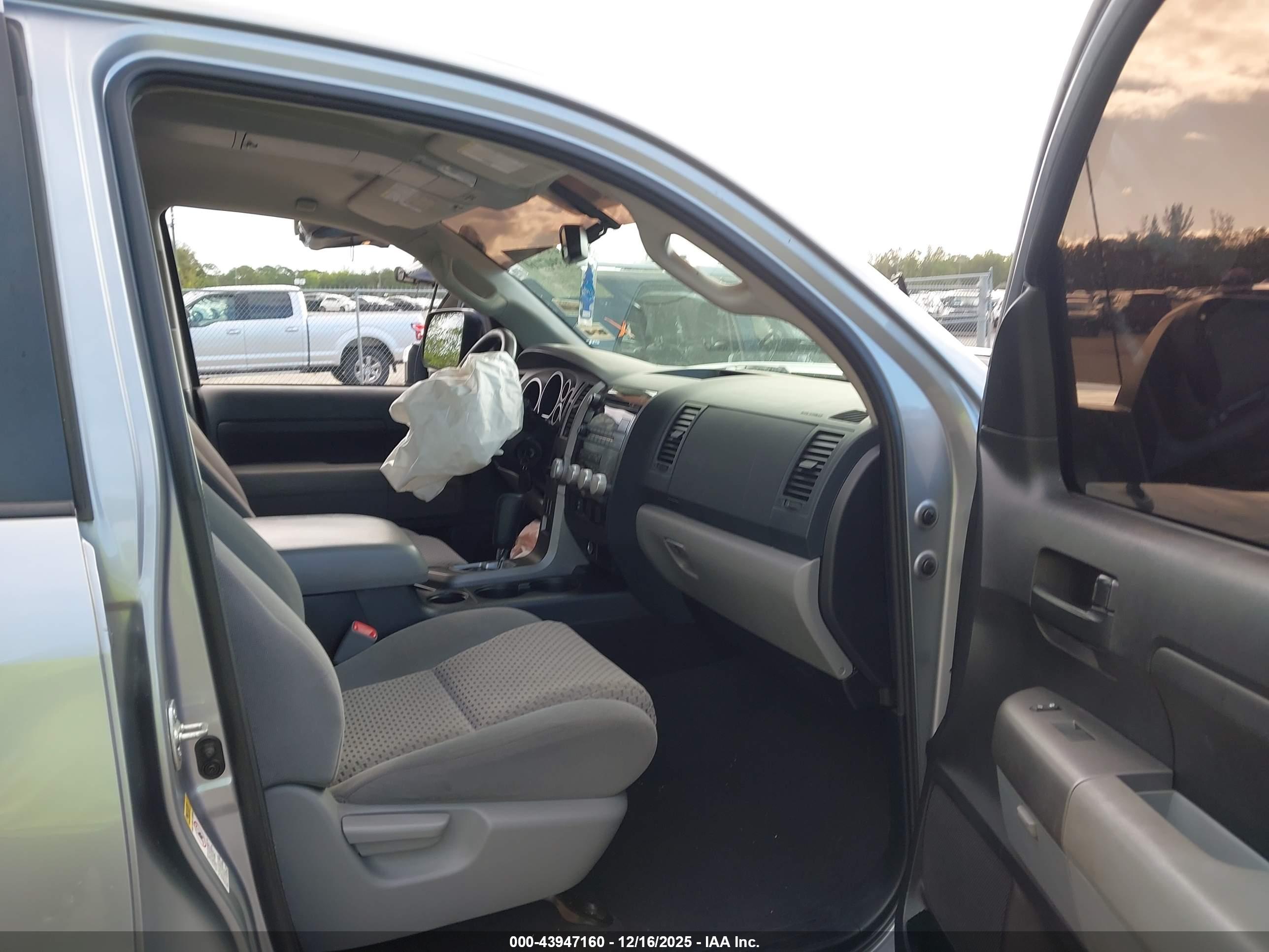 TOYOTA TUNDRA image 5
