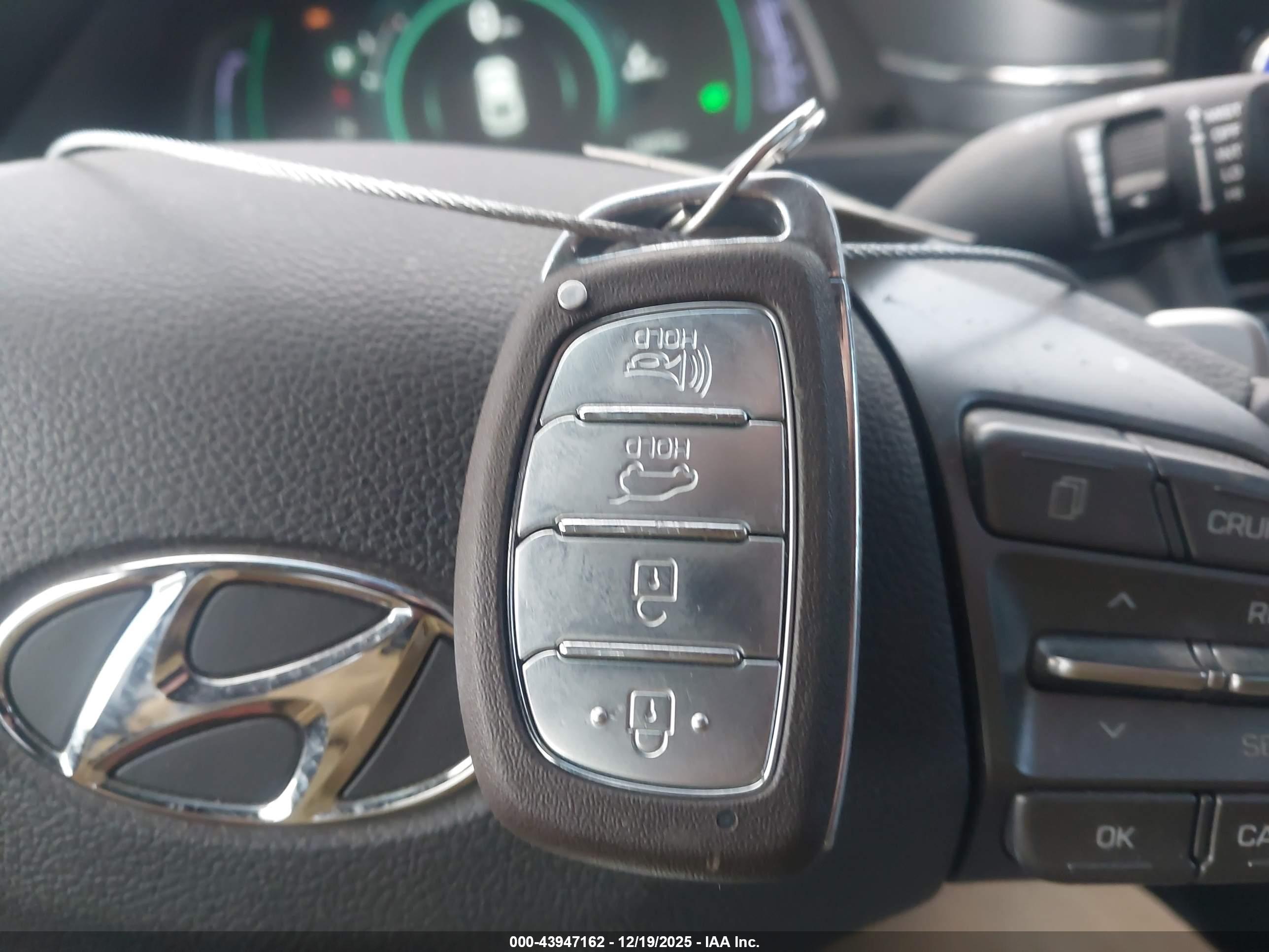 HYUNDAI IONIQ image 11