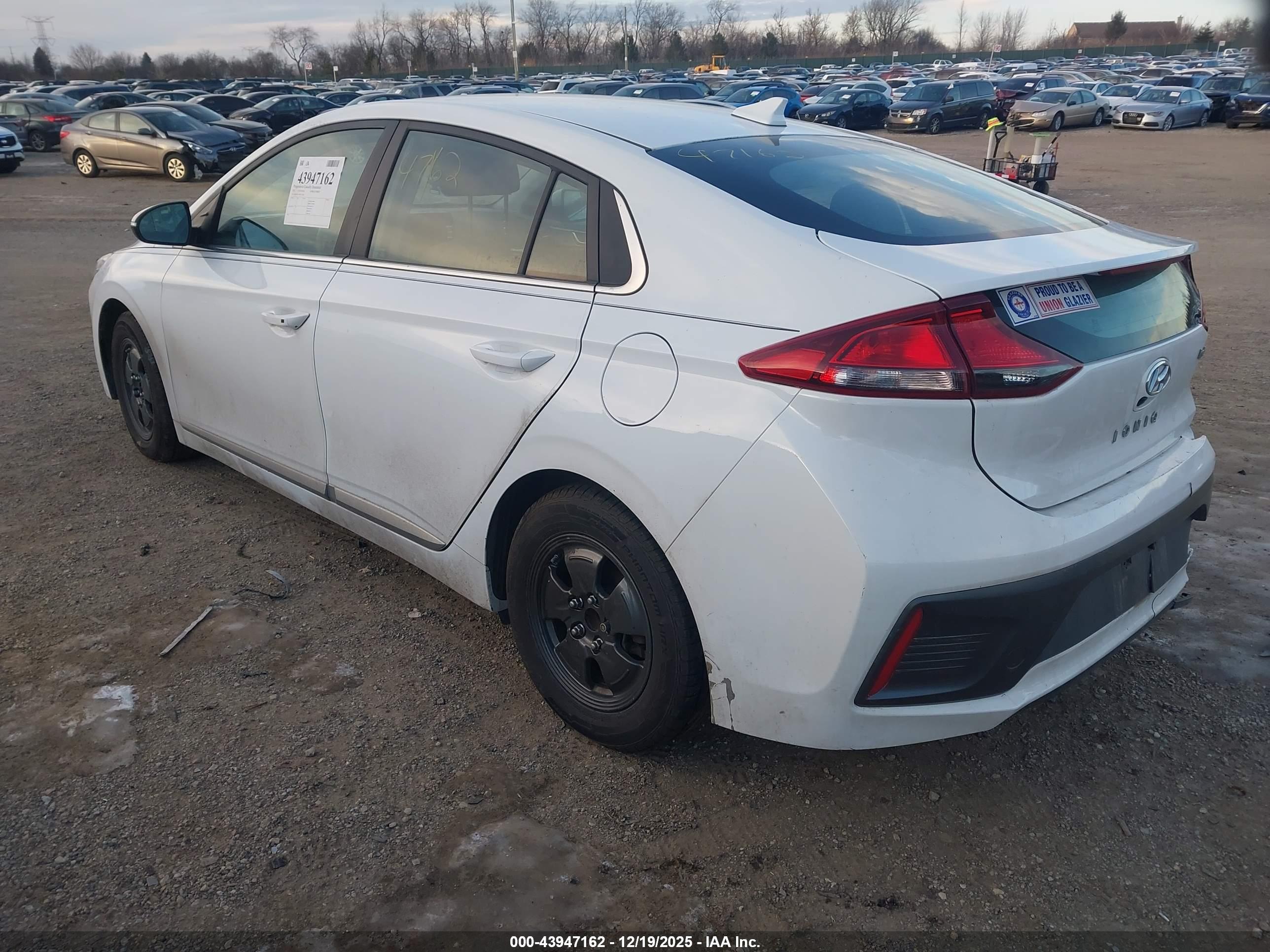 HYUNDAI IONIQ image 3