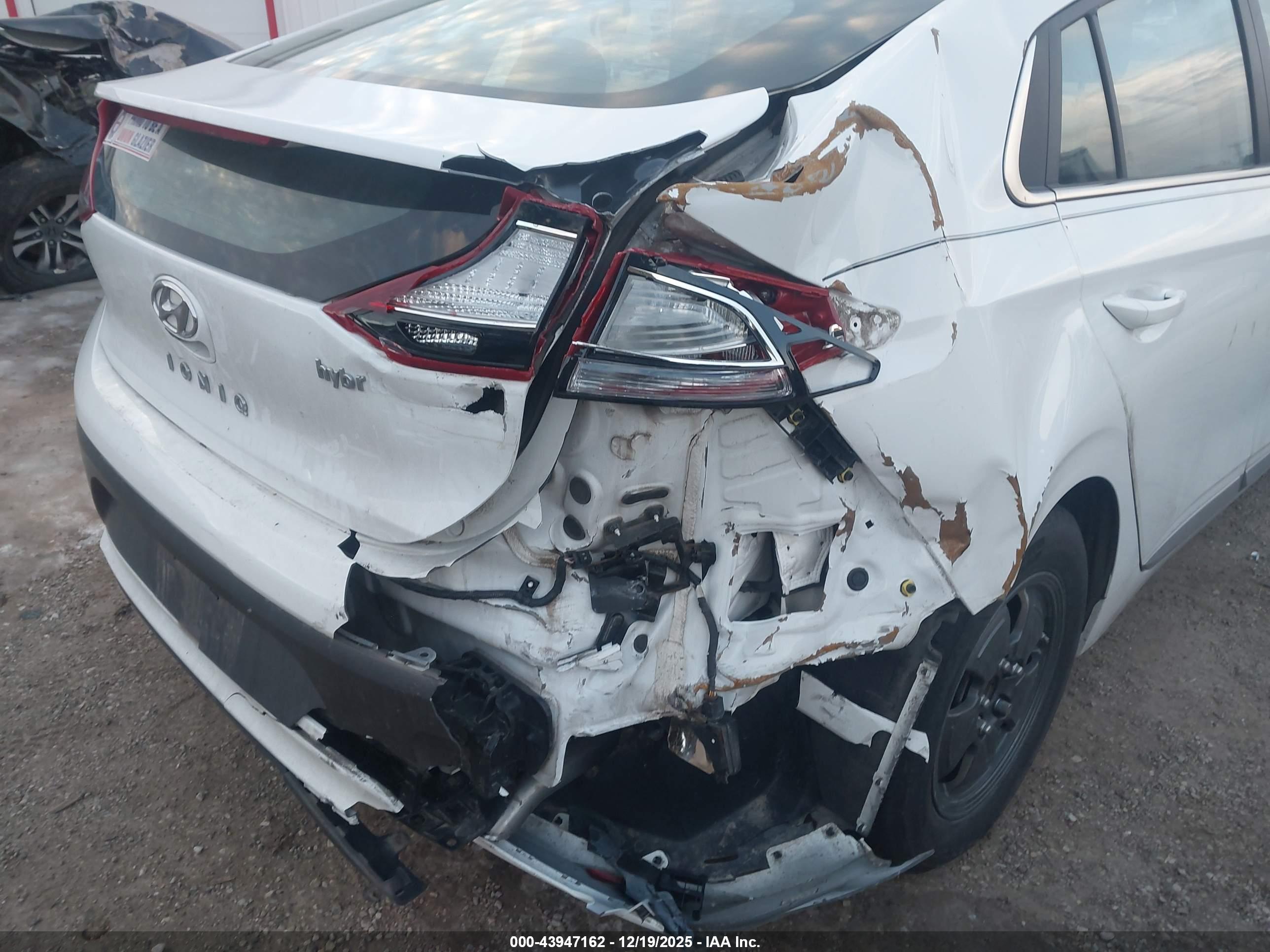 HYUNDAI IONIQ image 6