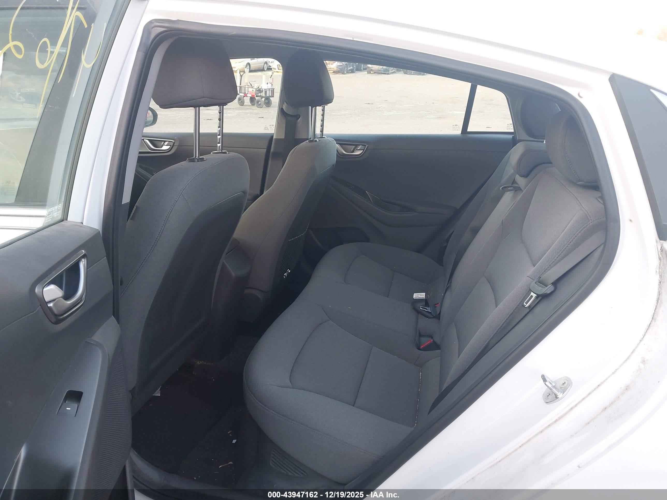 HYUNDAI IONIQ image 8