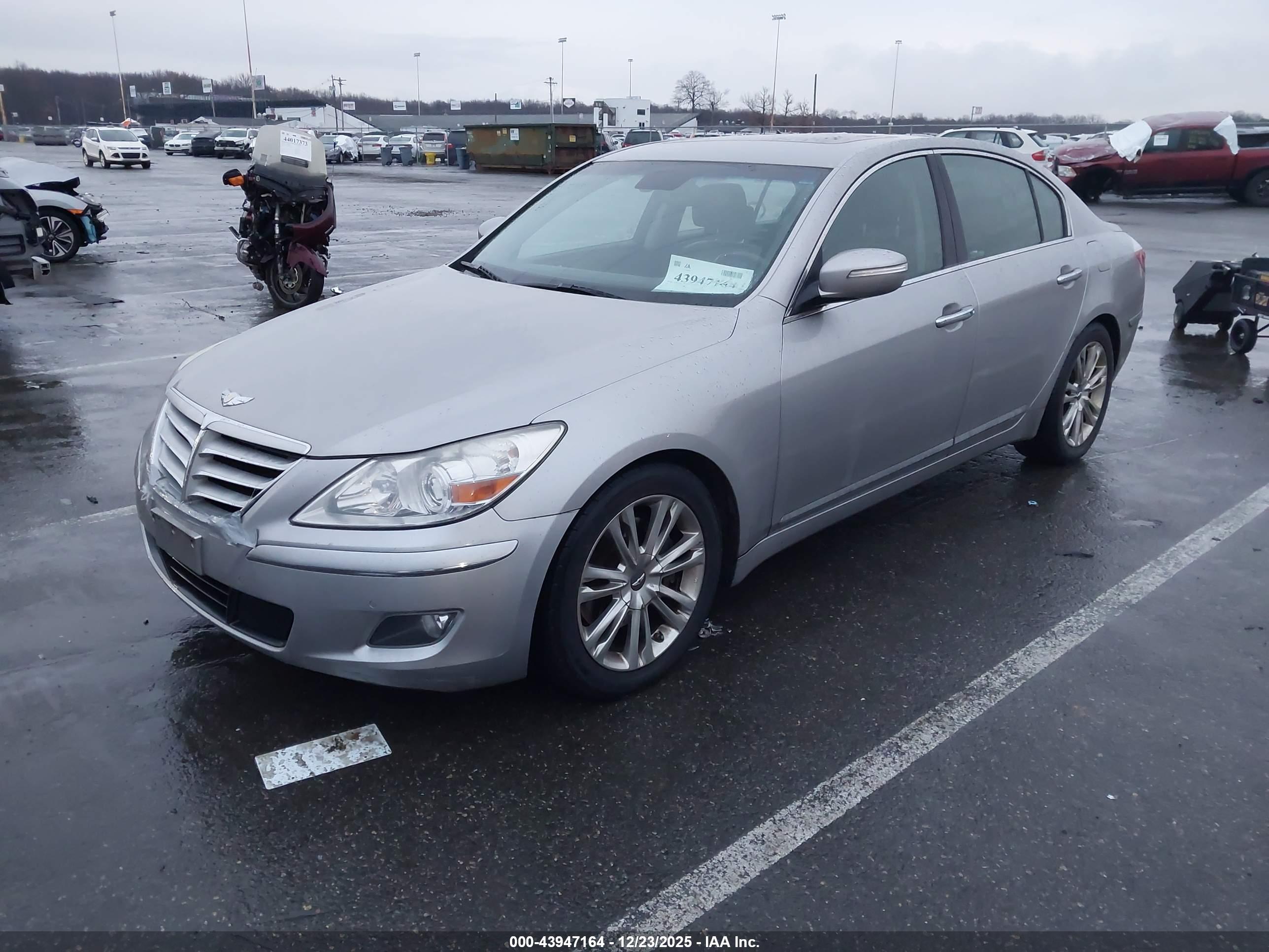 HYUNDAI GENESIS image 2