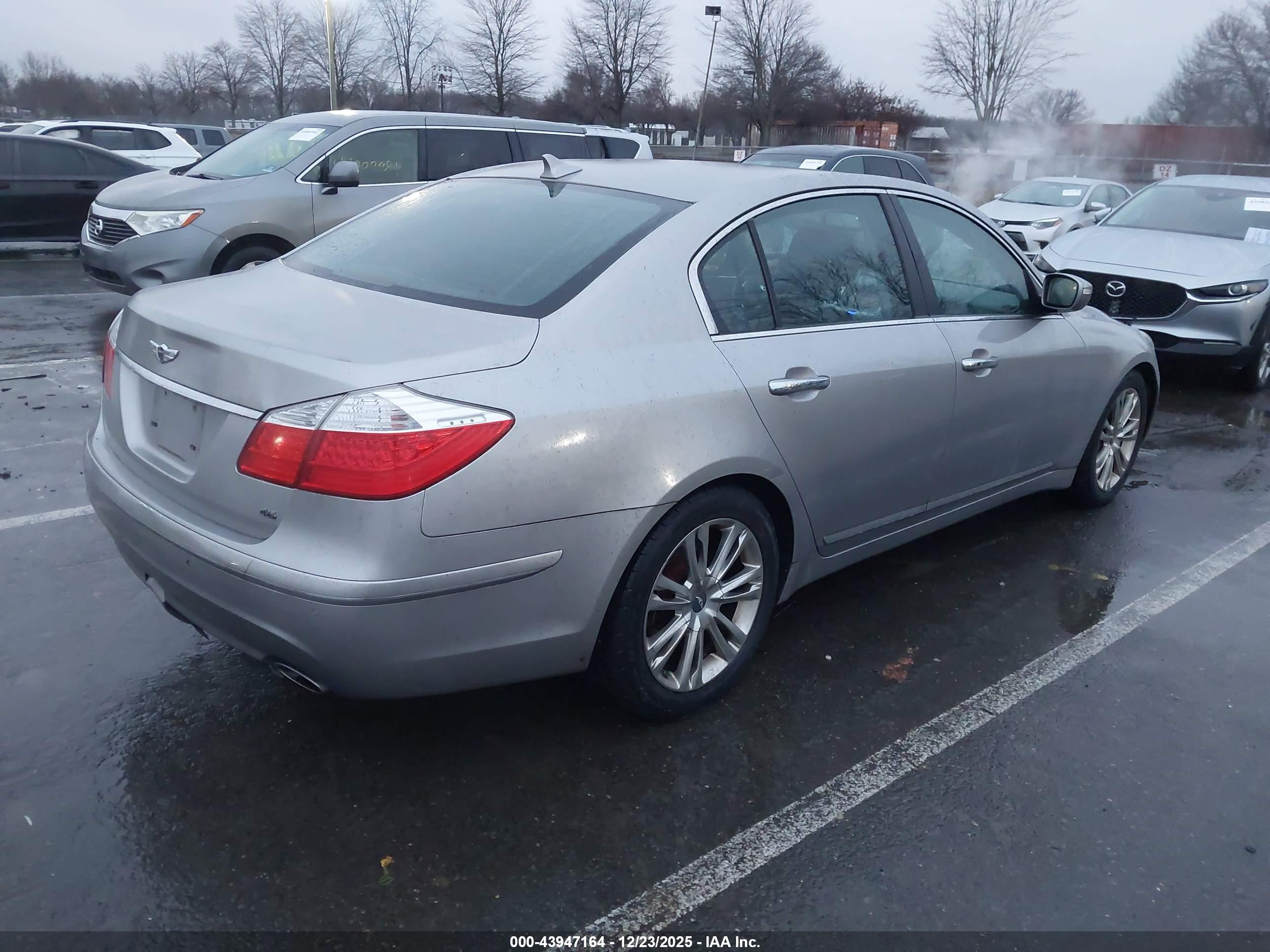 HYUNDAI GENESIS image 4